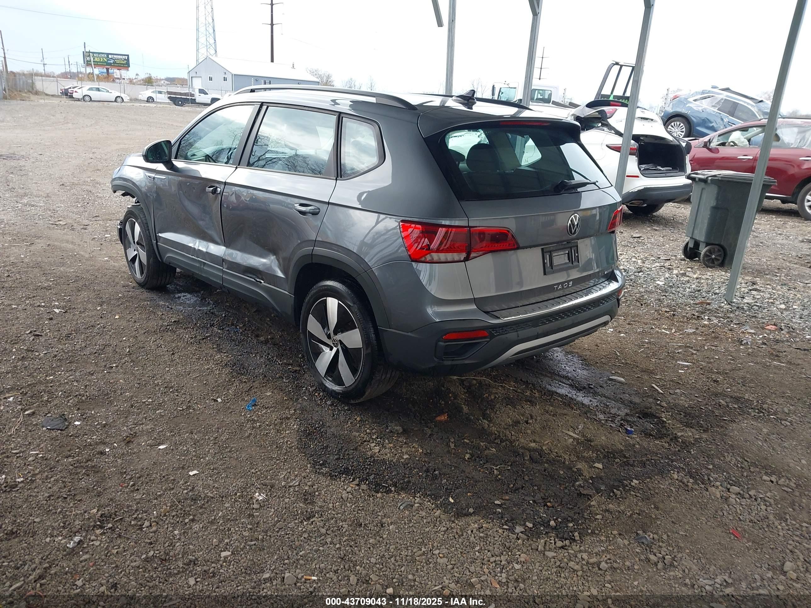 VOLKSWAGEN TAOS image 3