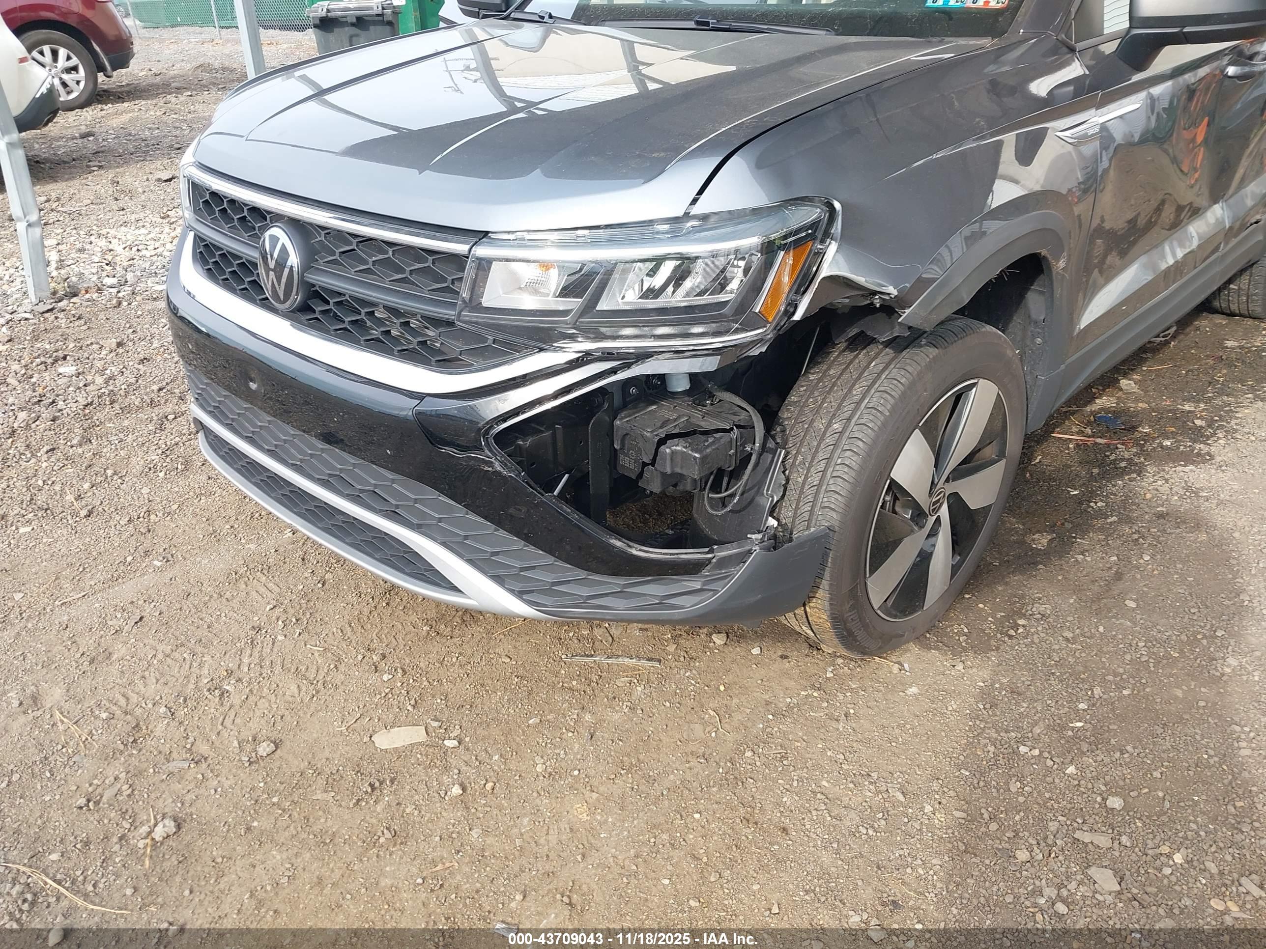VOLKSWAGEN TAOS image 6