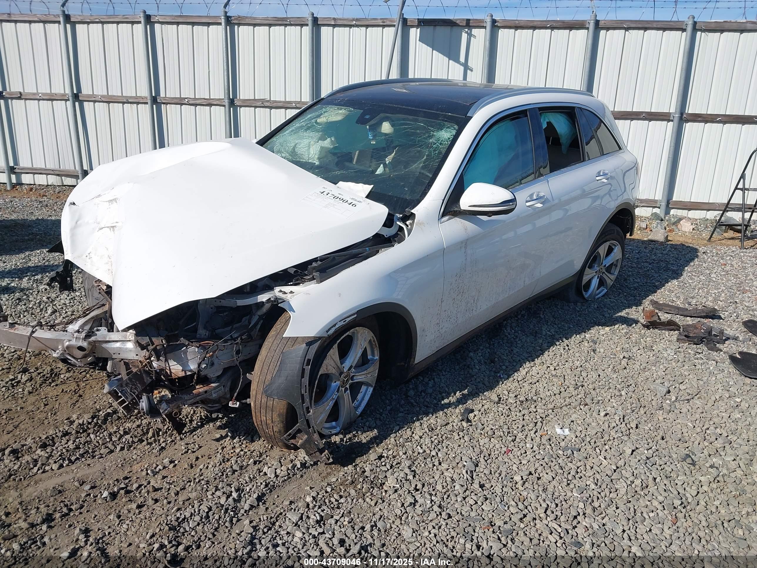 MERCEDES-BENZ GLC image 2