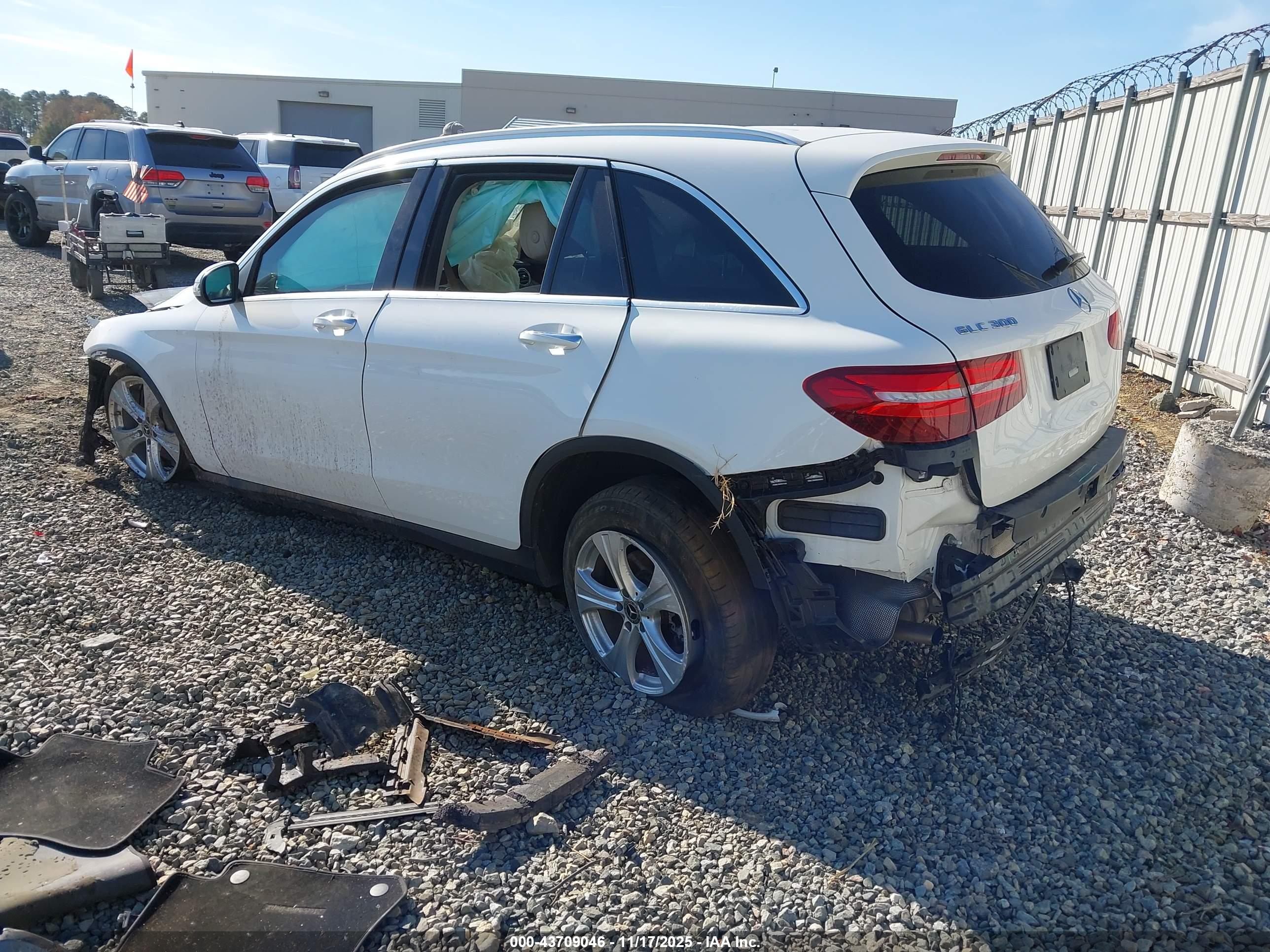 MERCEDES-BENZ GLC image 3