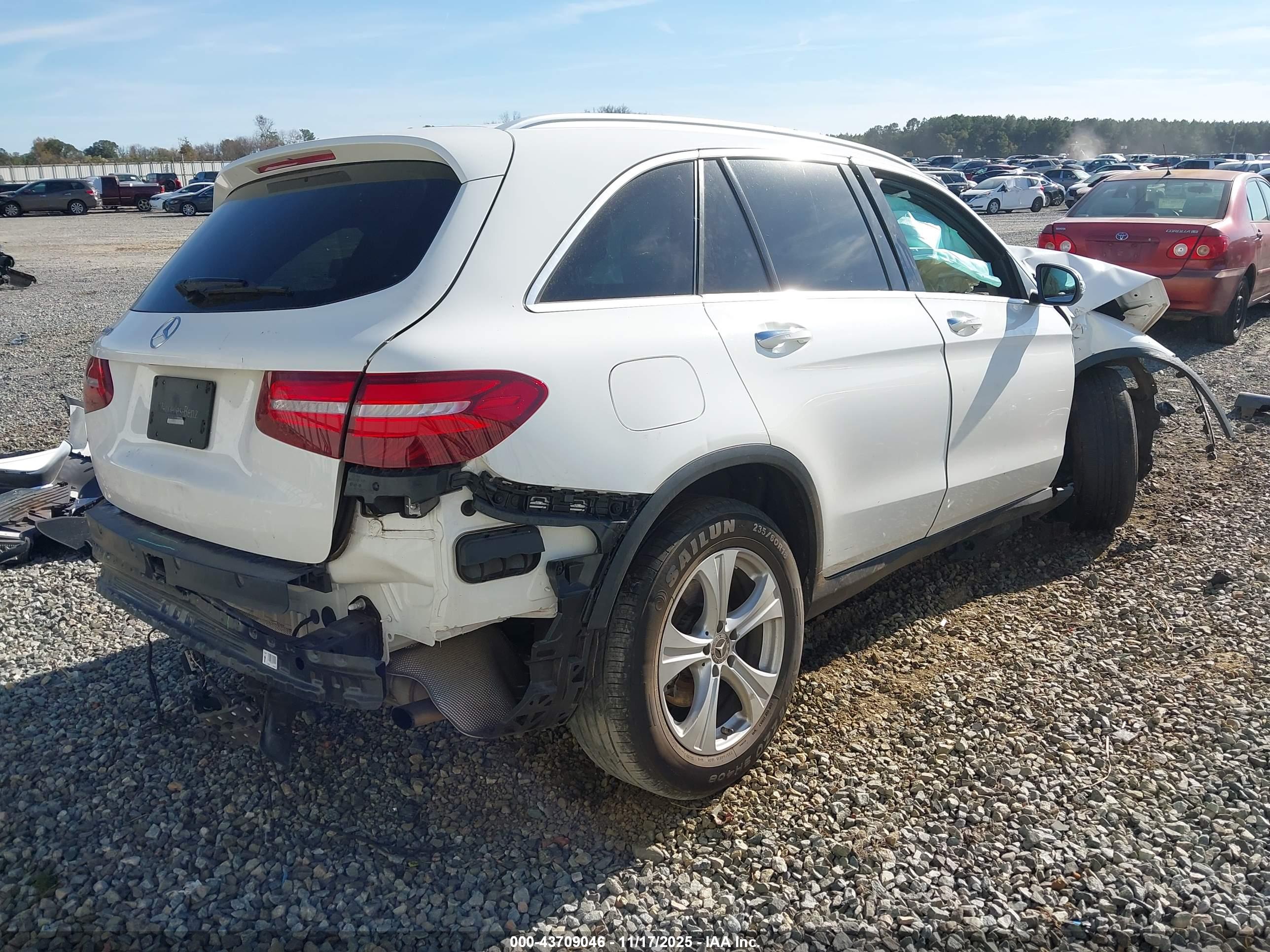 MERCEDES-BENZ GLC image 4
