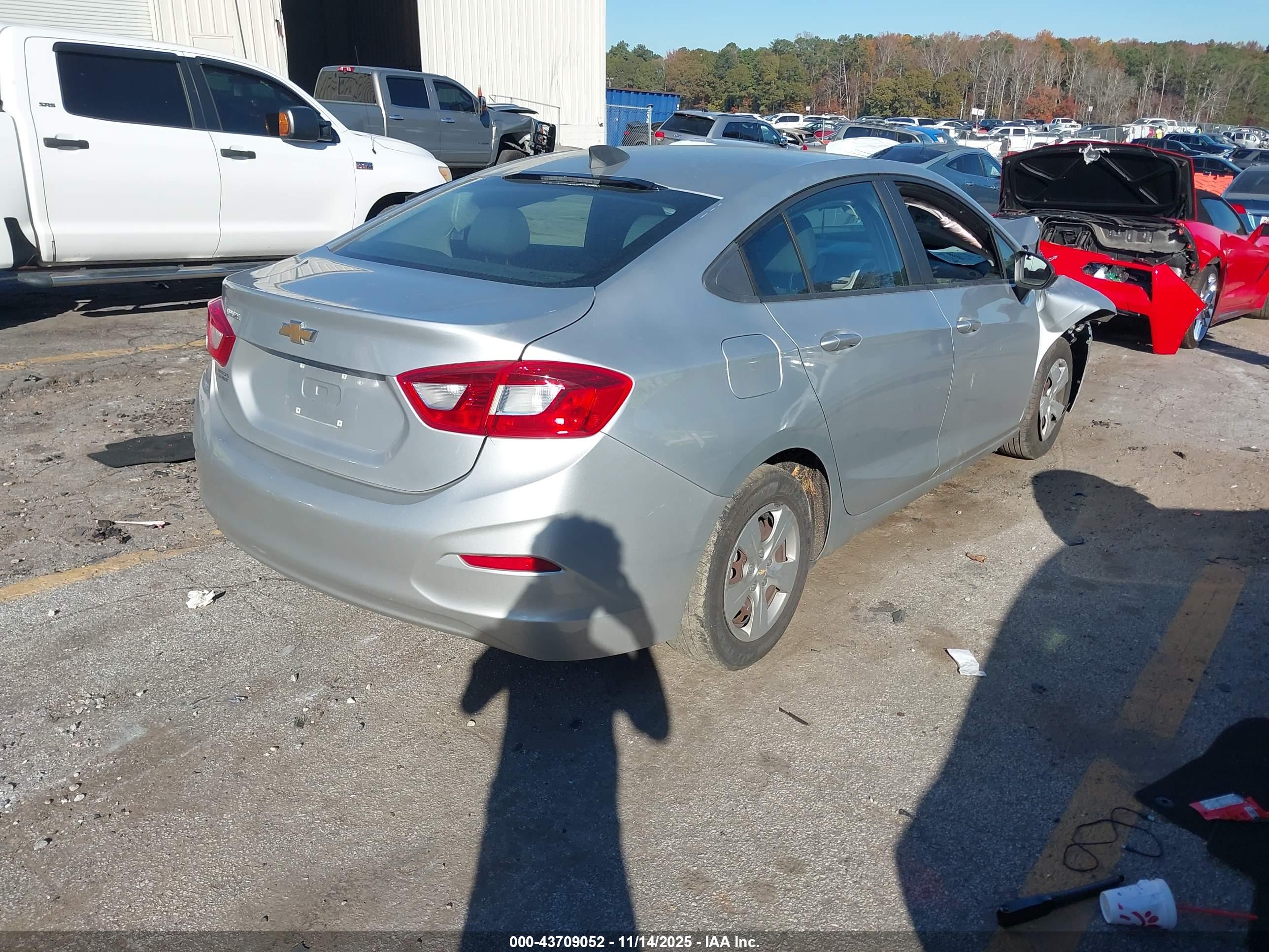 CHEVROLET CRUZE image 4