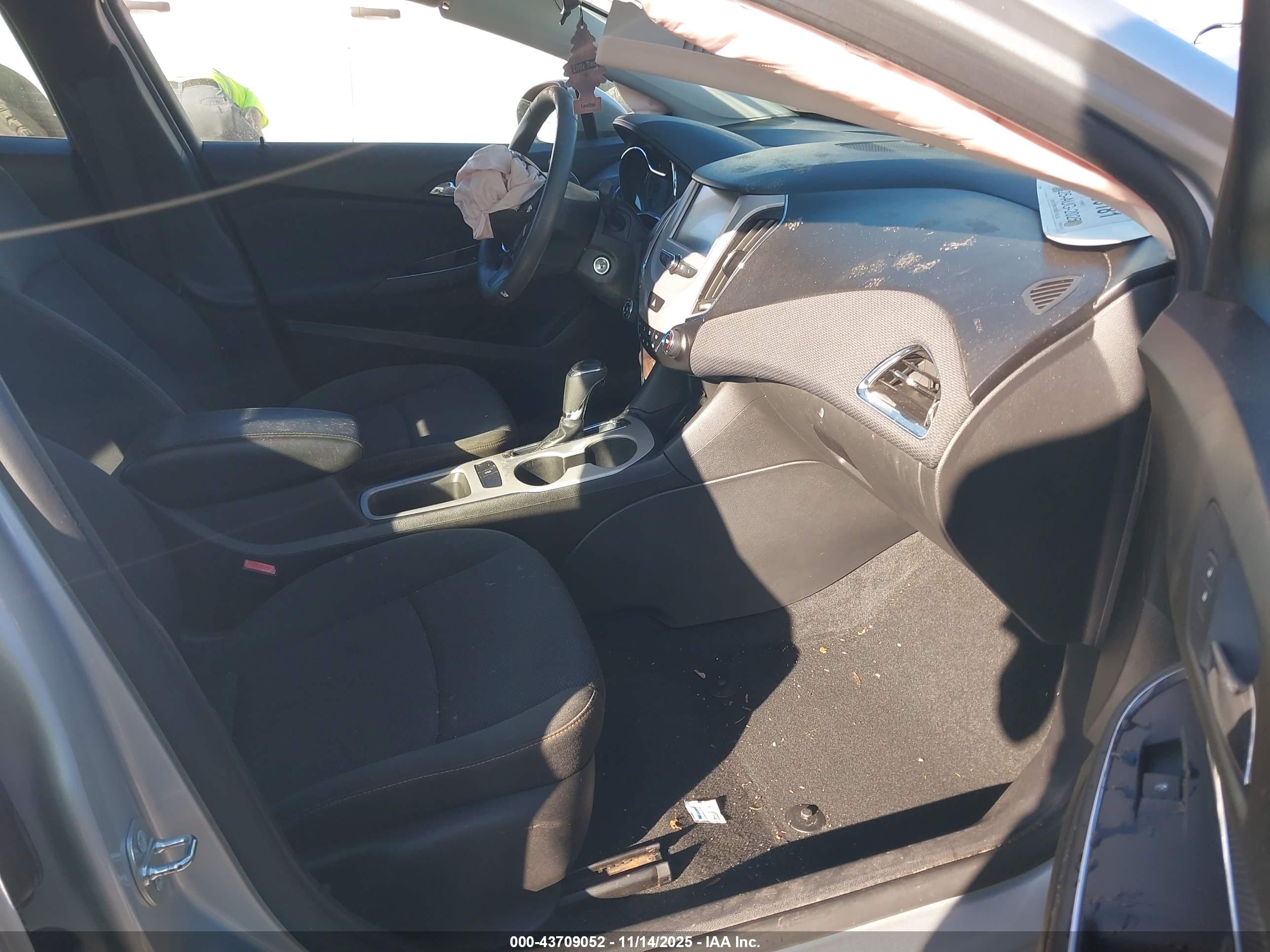 CHEVROLET CRUZE image 5