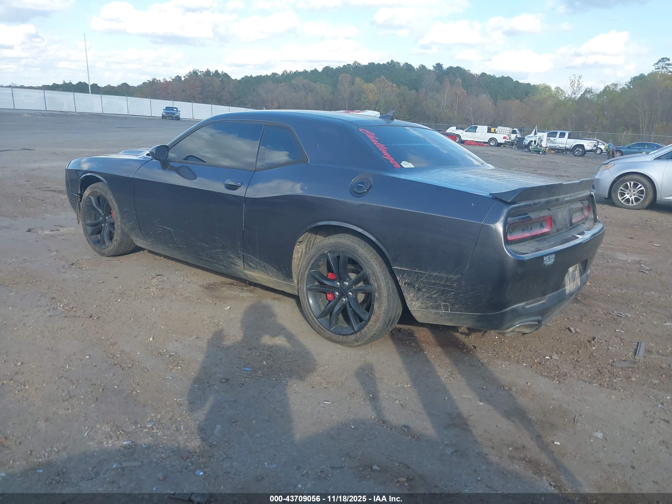 DODGE CHALLENGER image 3