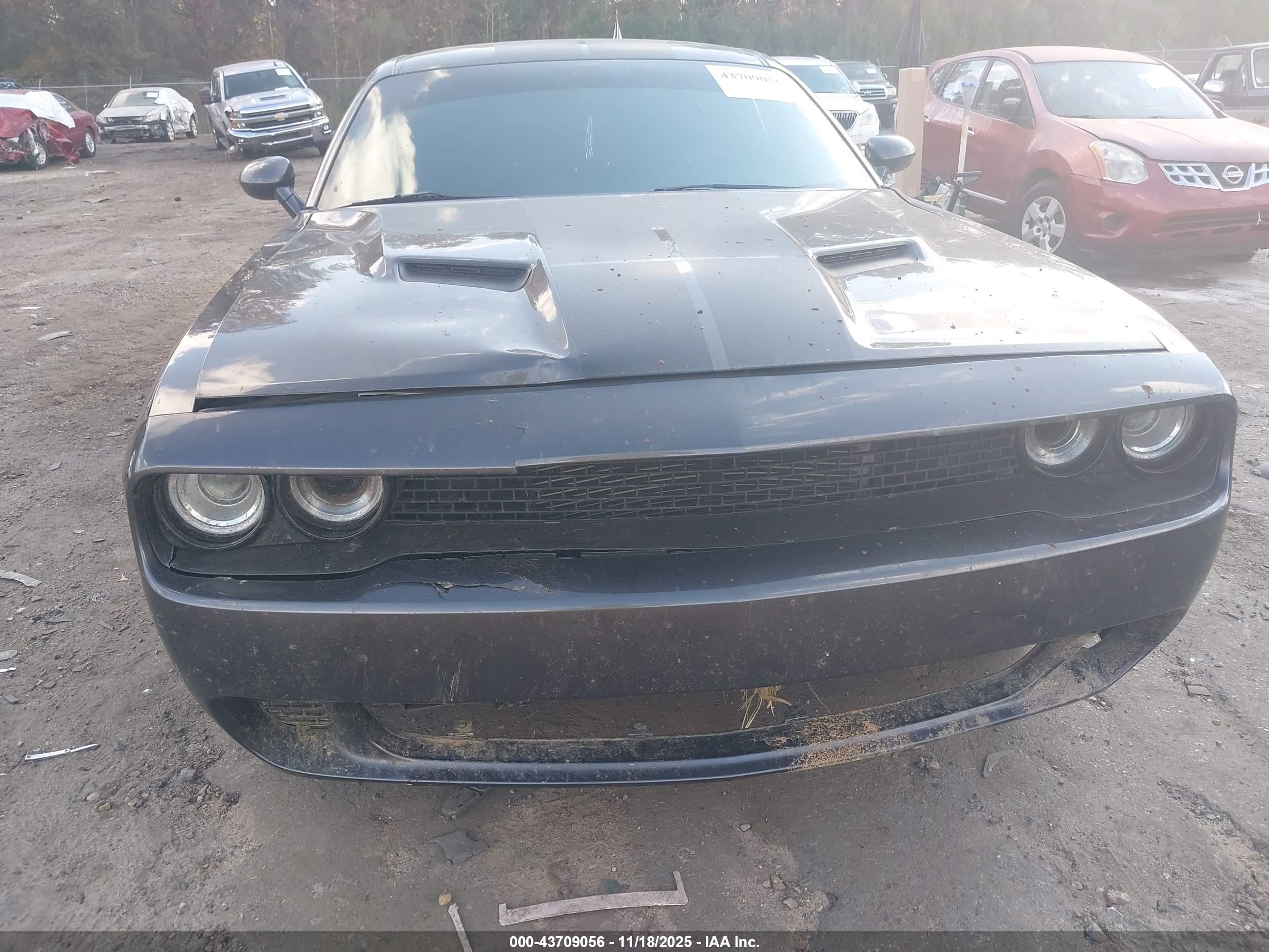 DODGE CHALLENGER image 6