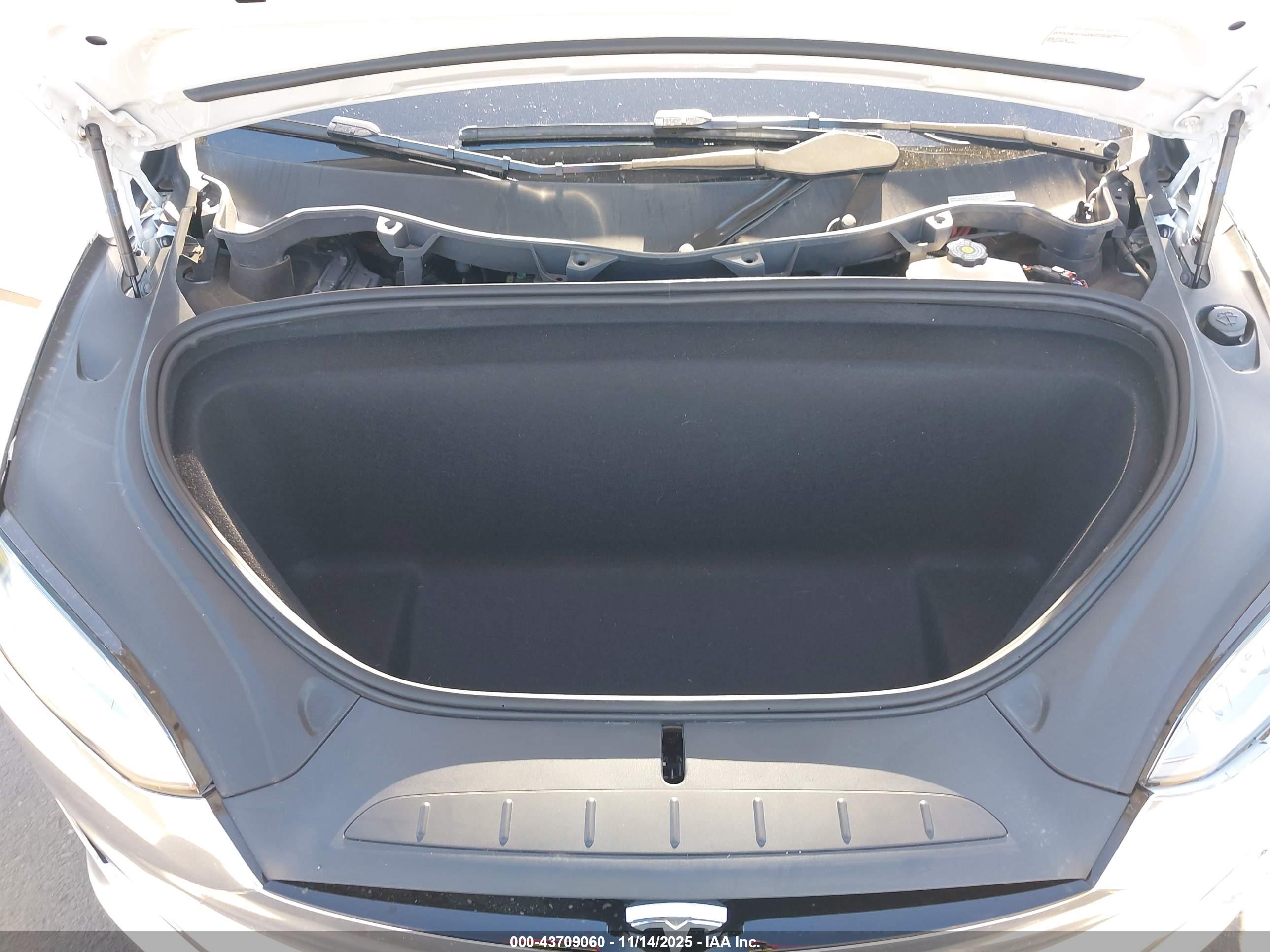TESLA MODEL image 10