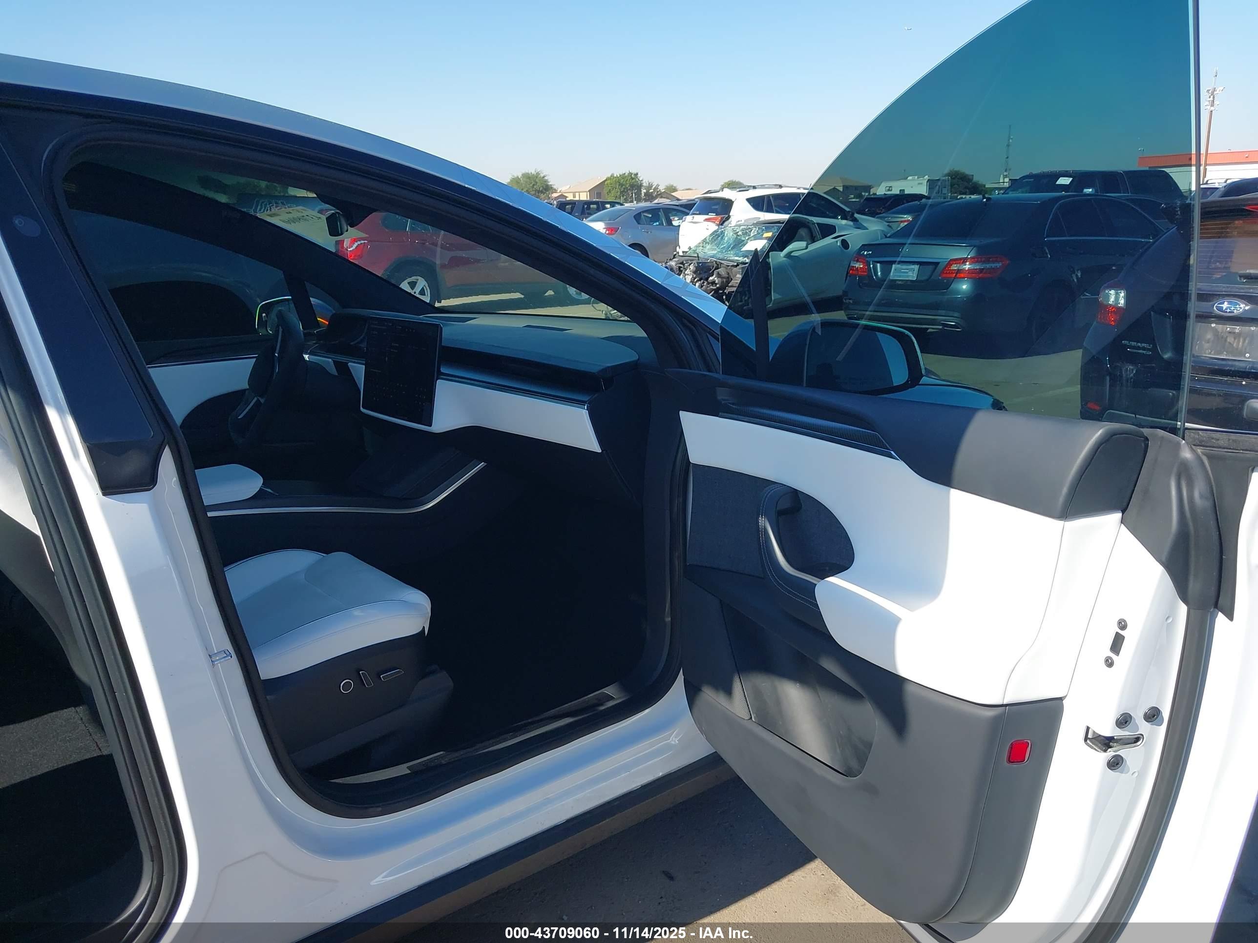 TESLA MODEL image 5
