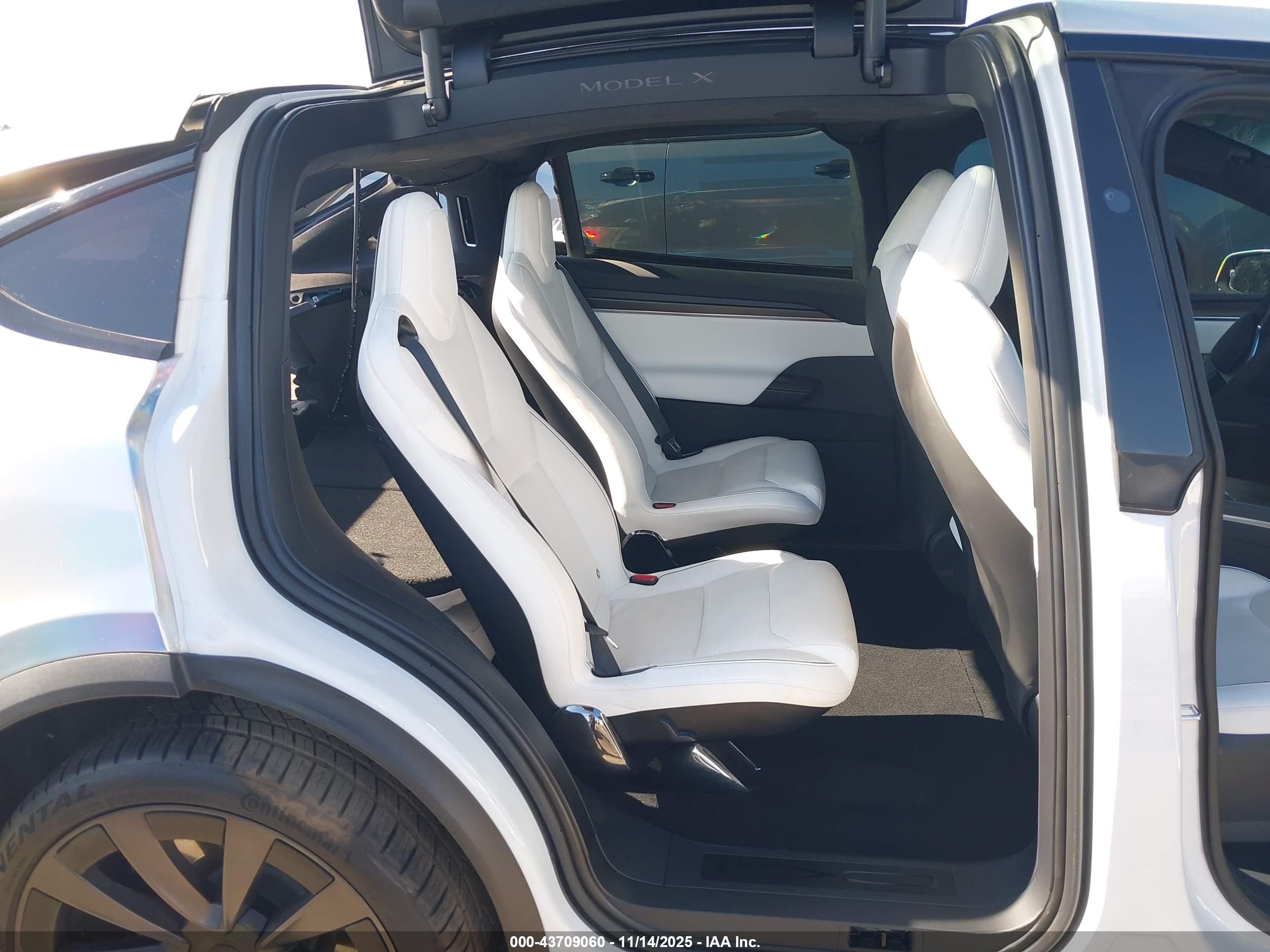 TESLA MODEL image 8
