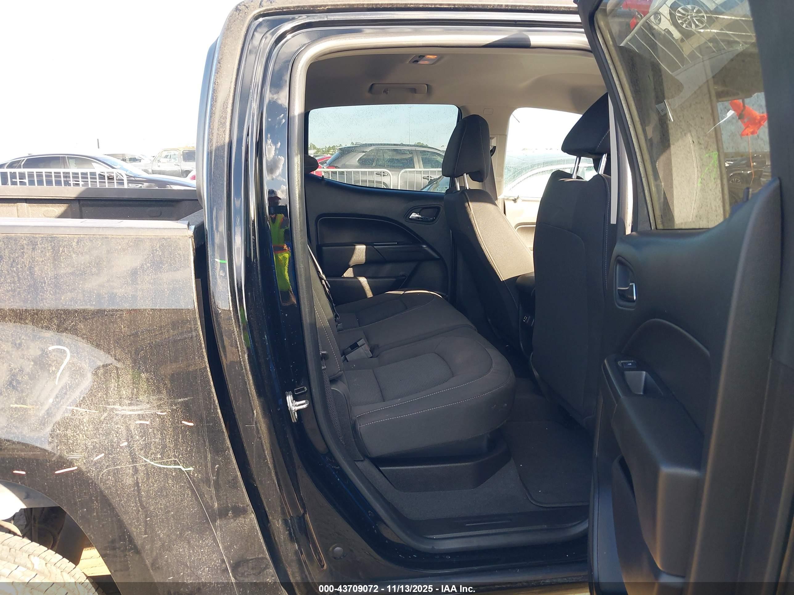 CHEVROLET COLORADO image 8