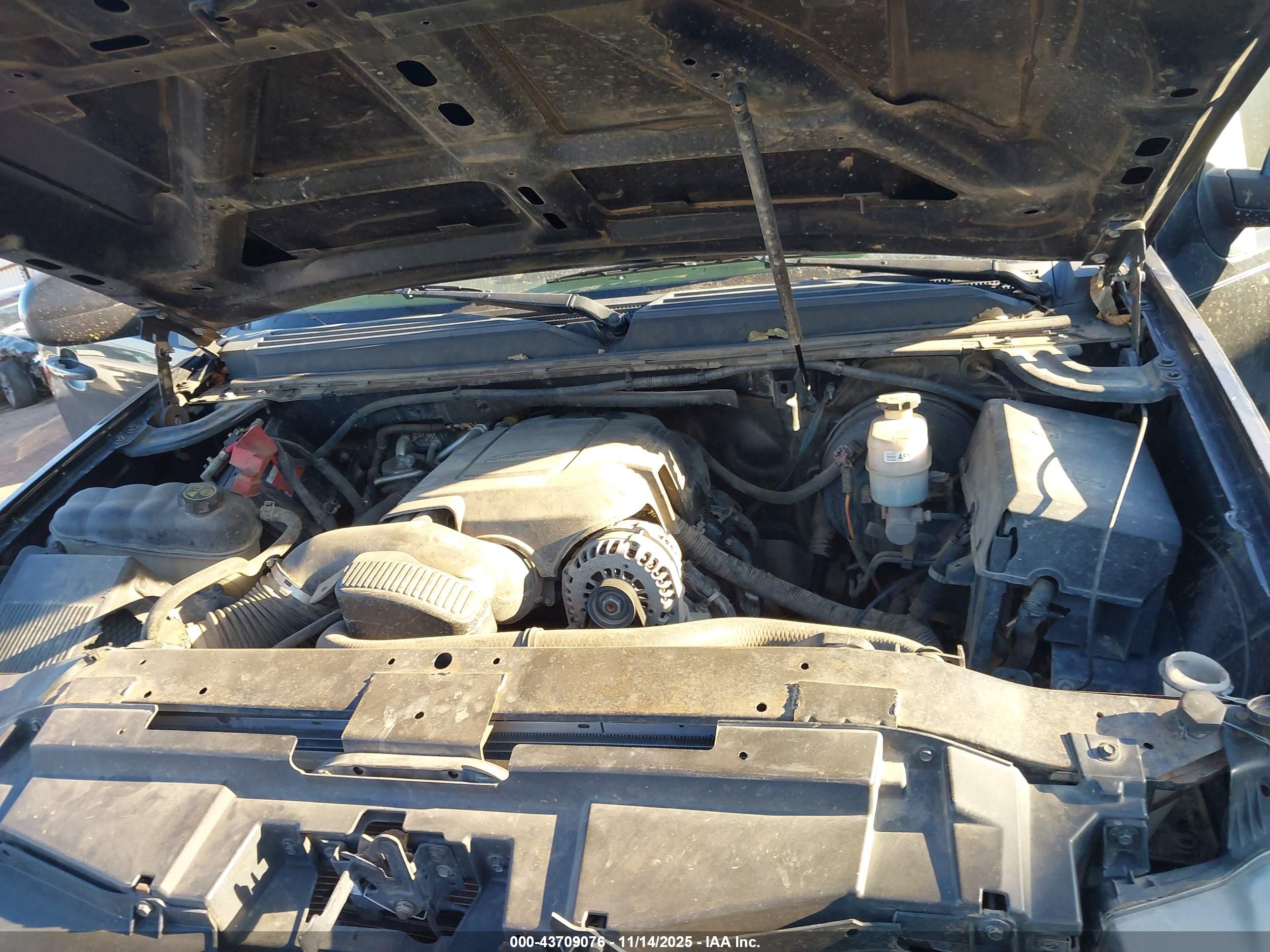 CHEVROLET SUBURBAN image 10