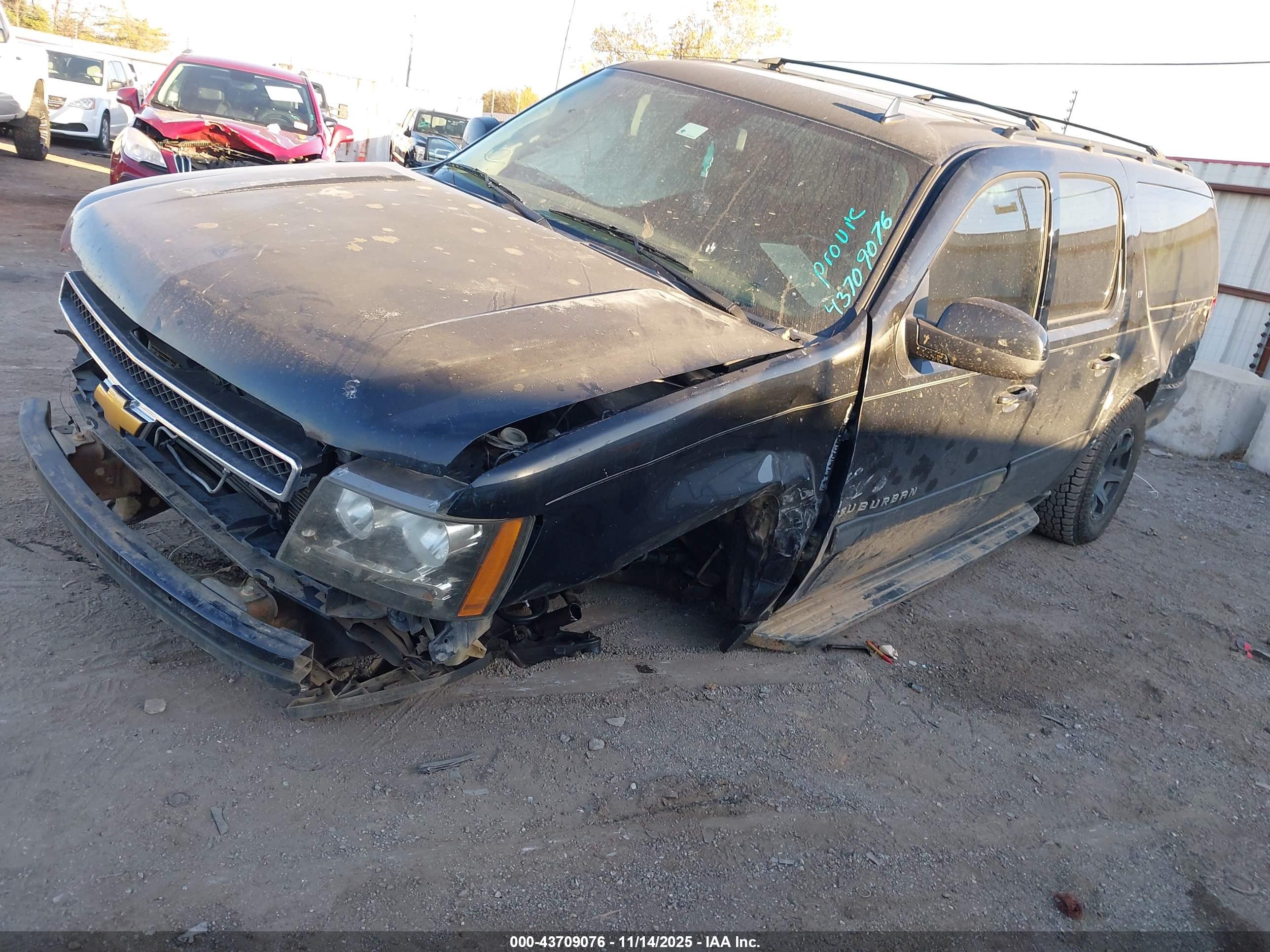 CHEVROLET SUBURBAN image 2