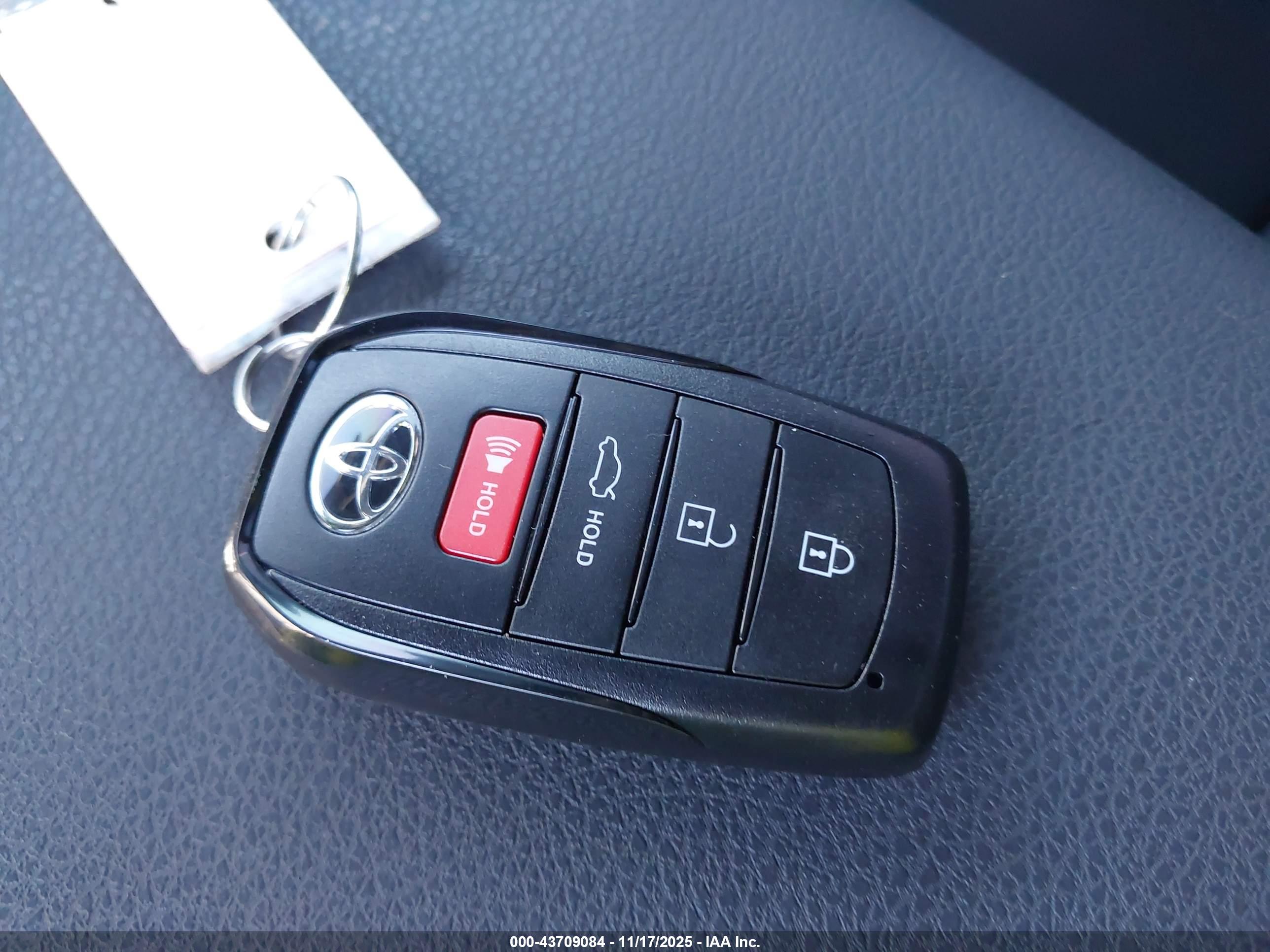 TOYOTA CAMRY image 11