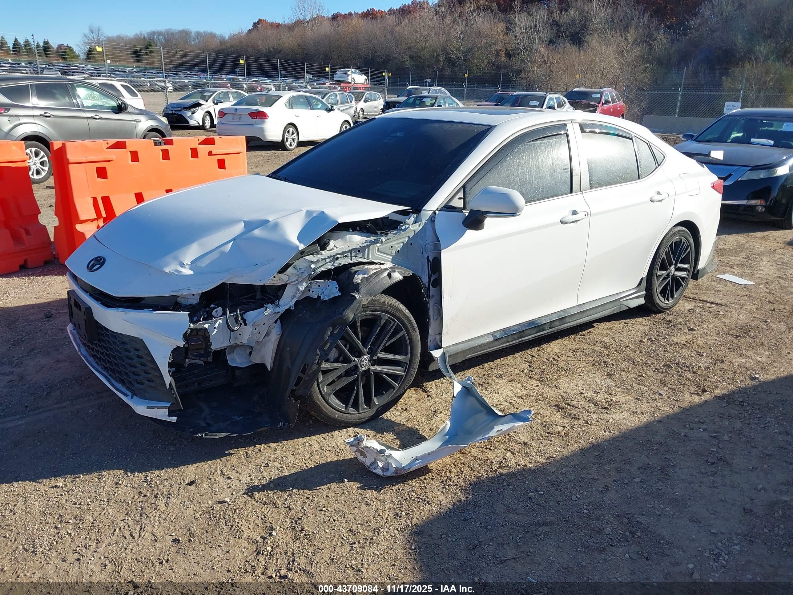 TOYOTA CAMRY image 2