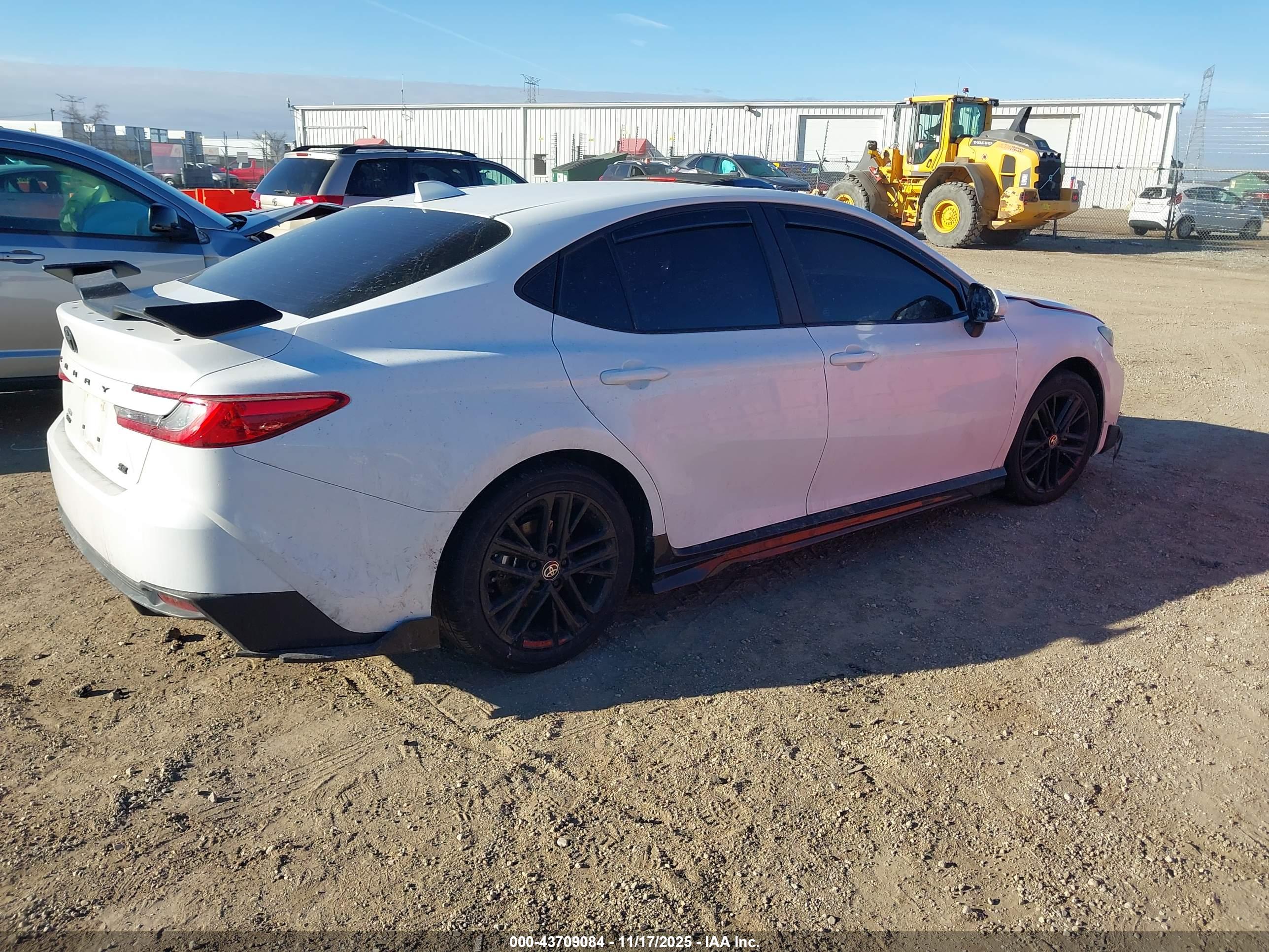 TOYOTA CAMRY image 4