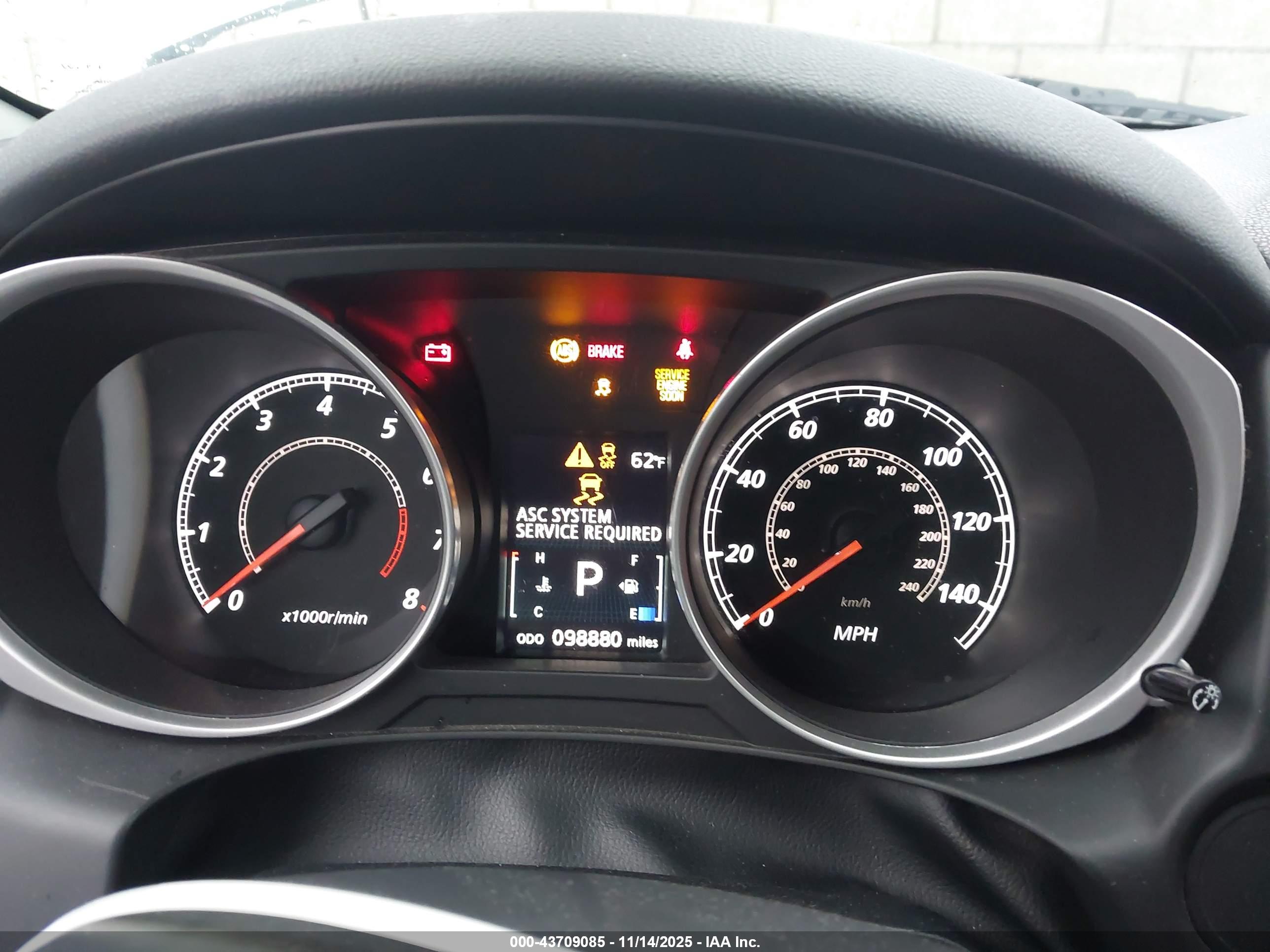 MITSUBISHI OUTLANDER image 7