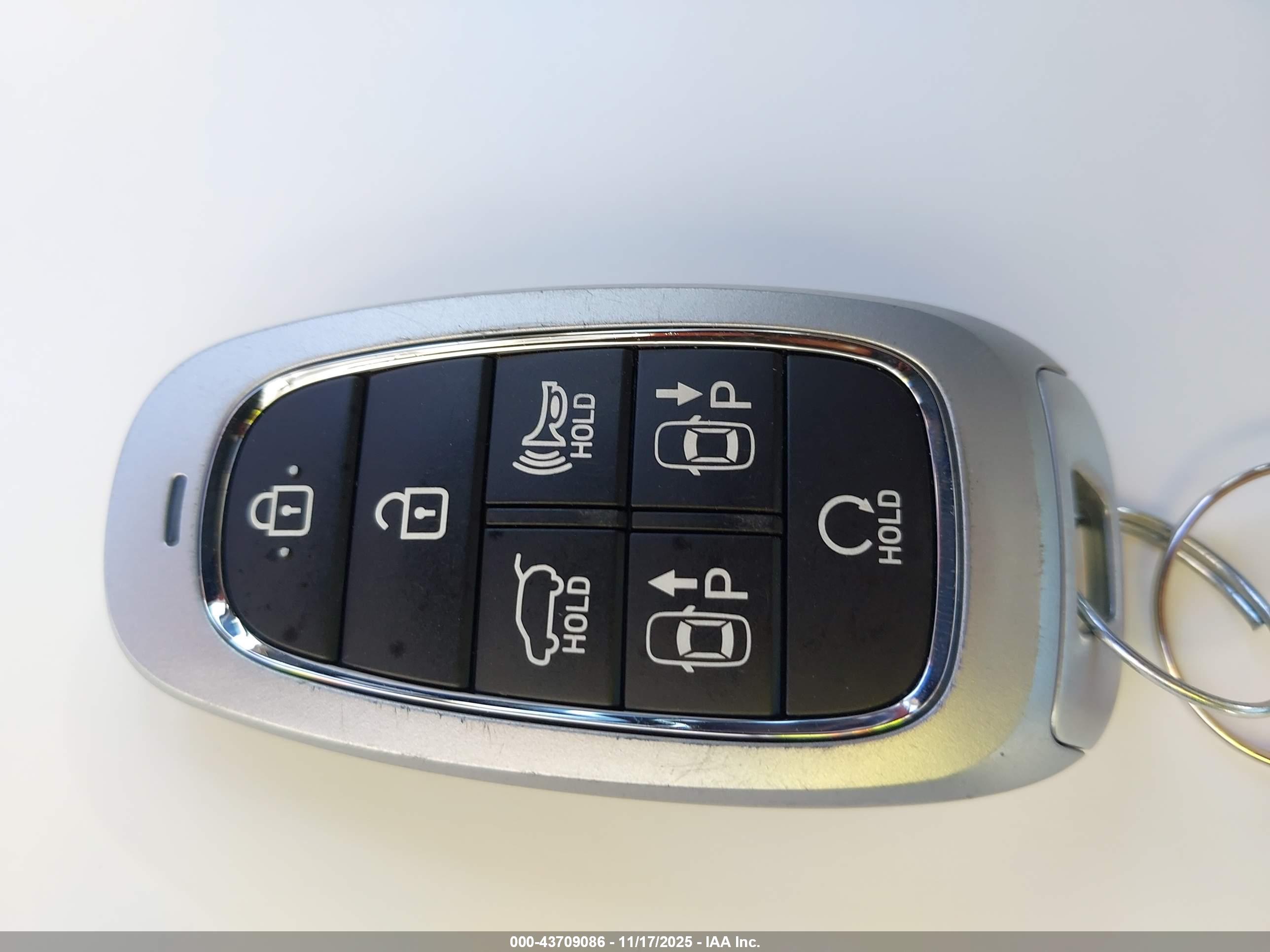 HYUNDAI TUCSON image 11
