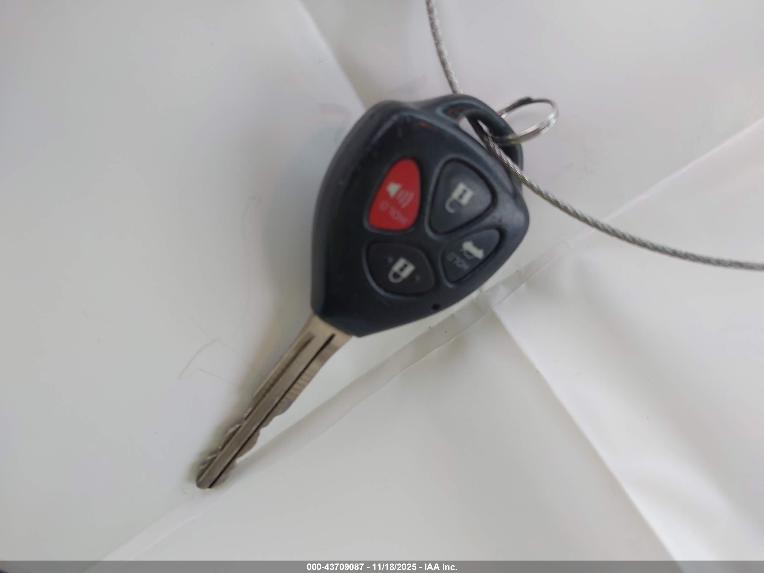 TOYOTA AVALON image 11