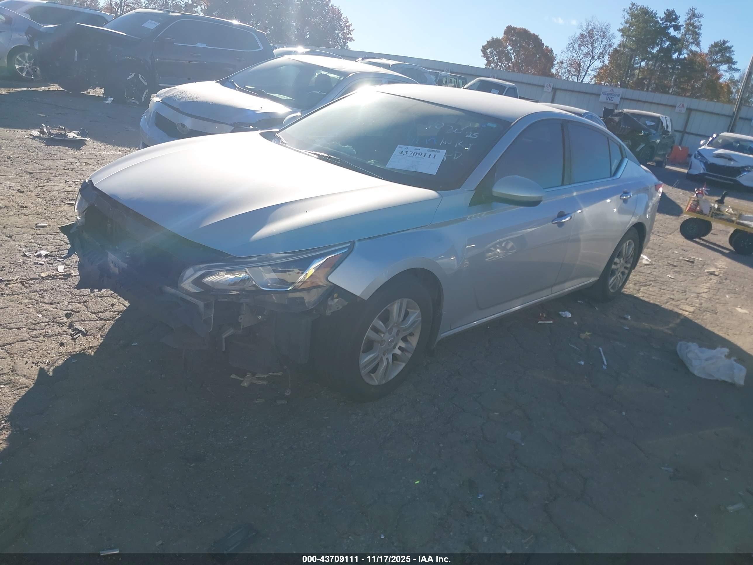 NISSAN ALTIMA image 2