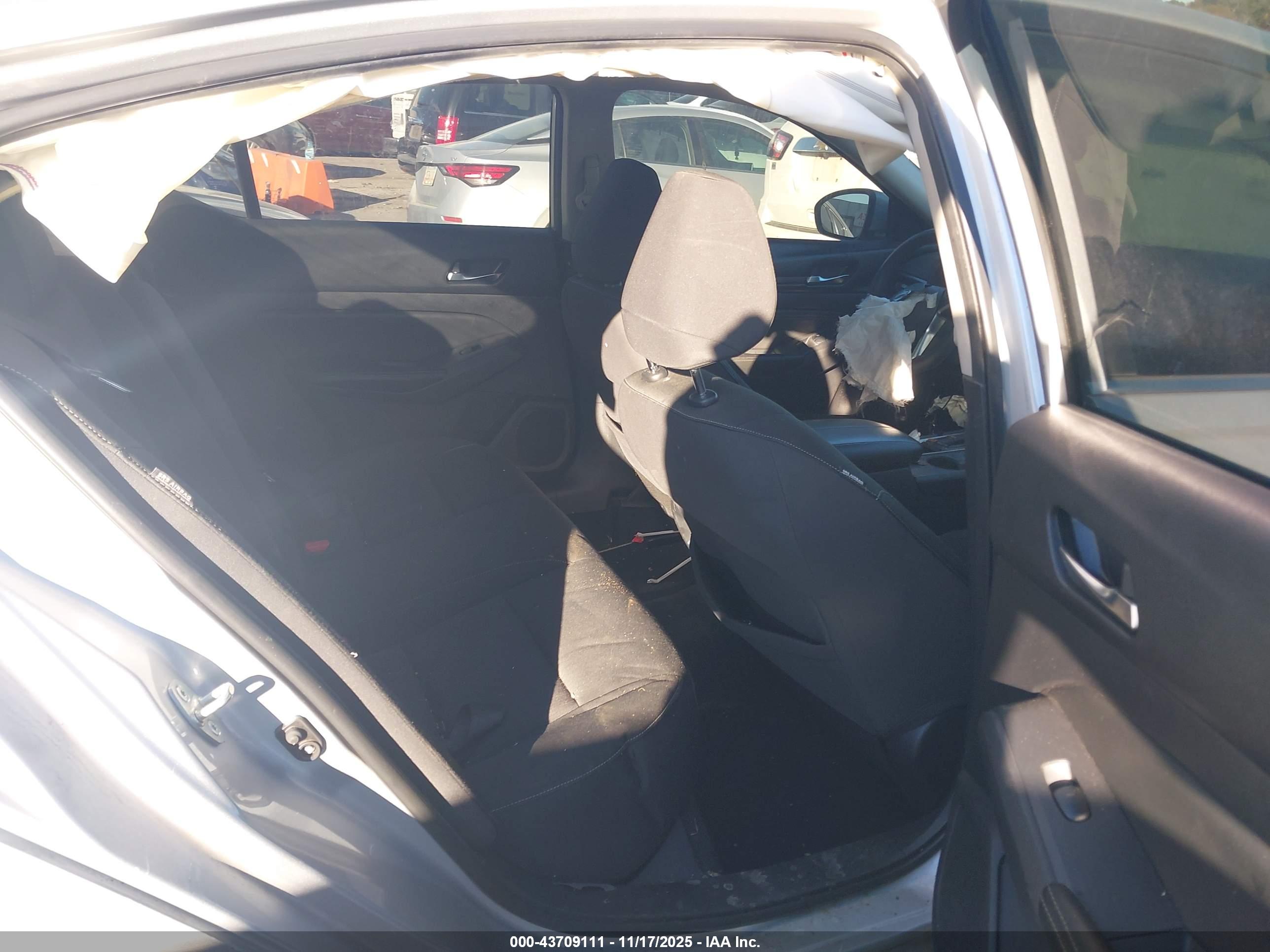 NISSAN ALTIMA image 8