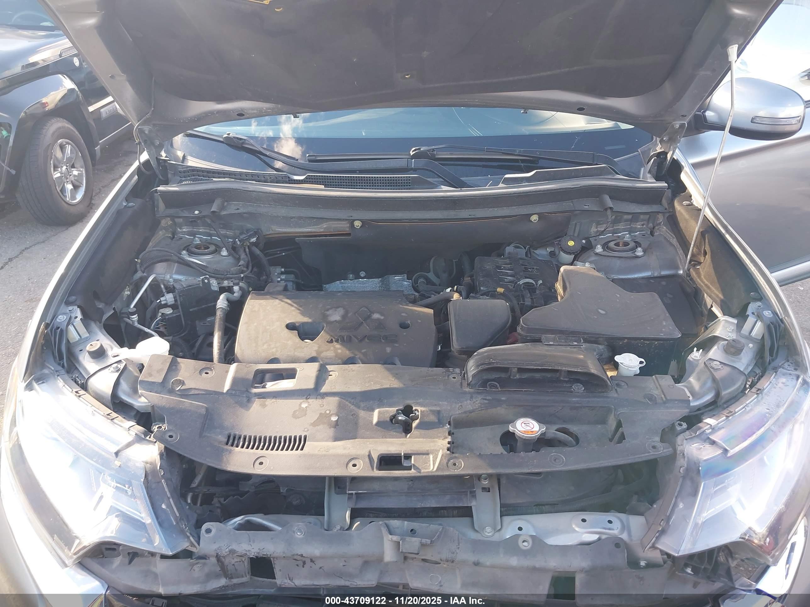 MITSUBISHI OUTLANDER image 10