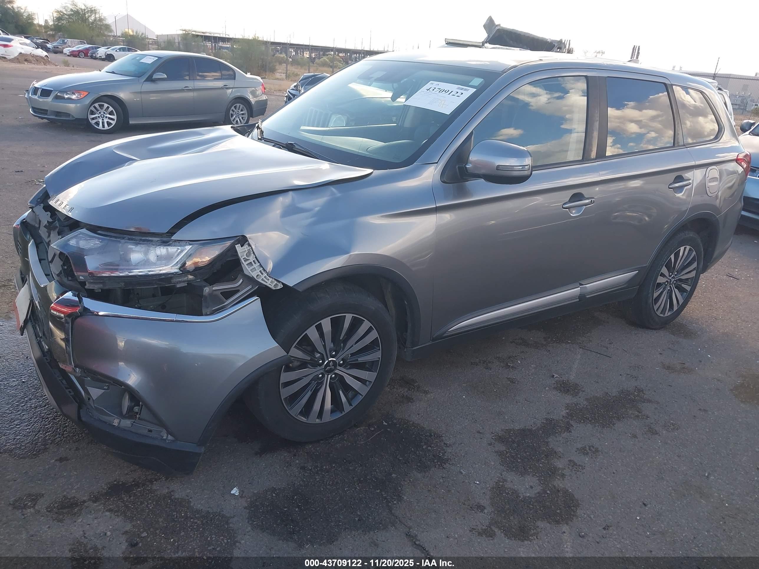 MITSUBISHI OUTLANDER image 2