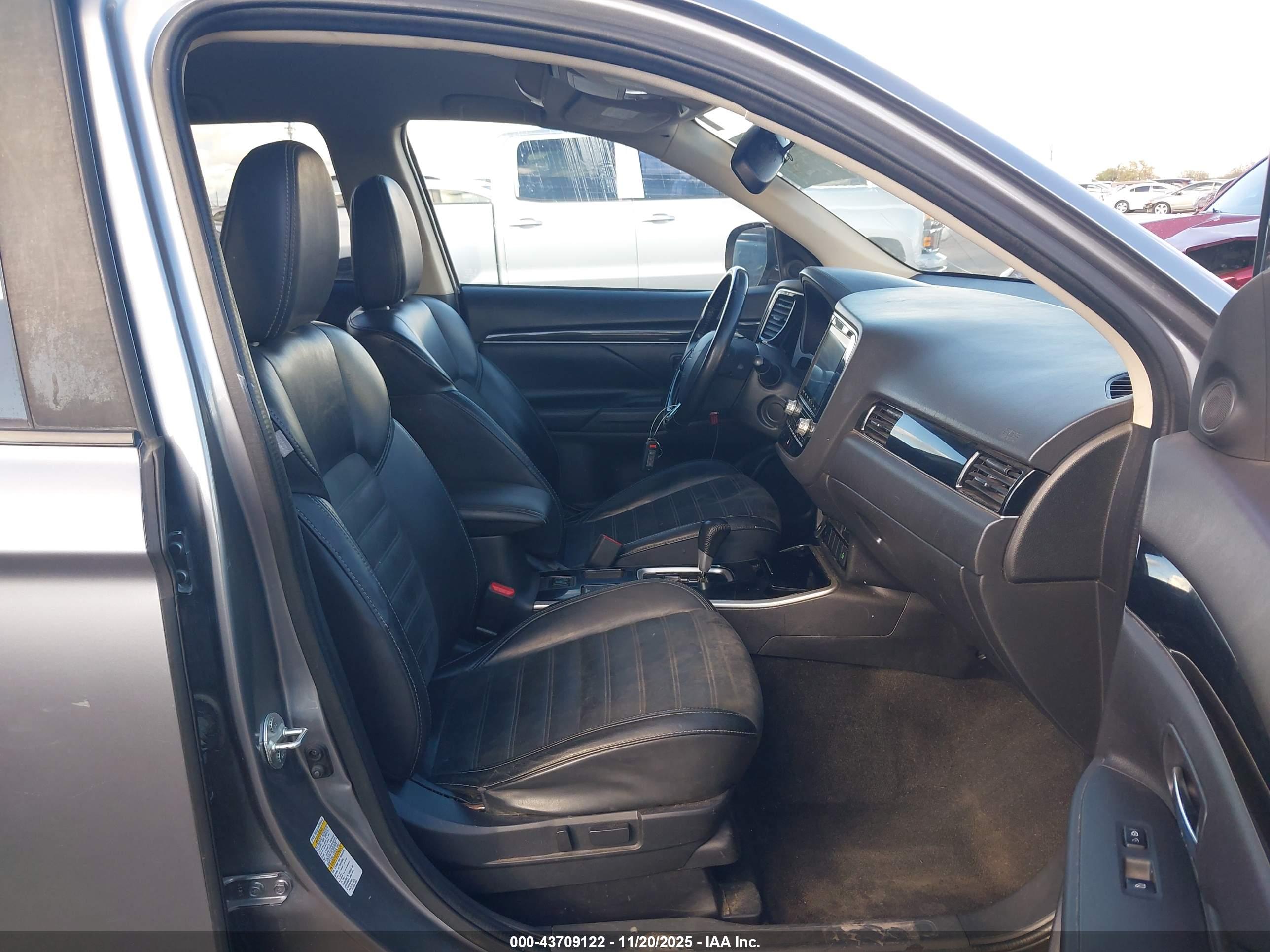 MITSUBISHI OUTLANDER image 5