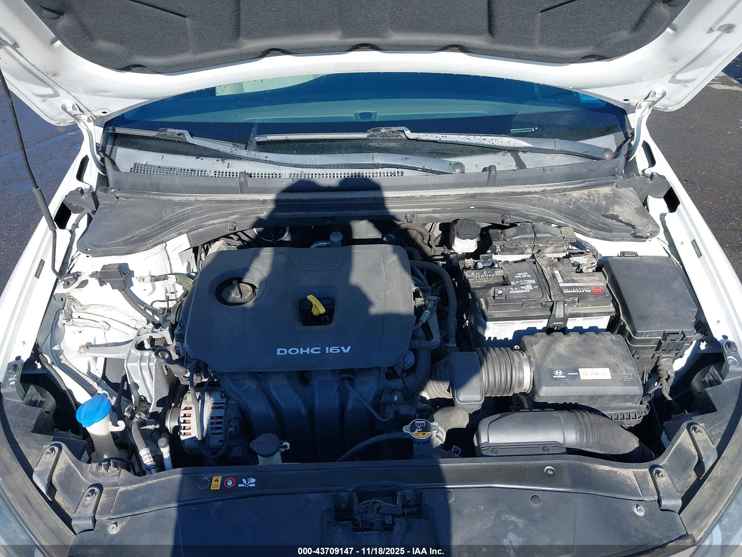HYUNDAI ELANTRA image 10