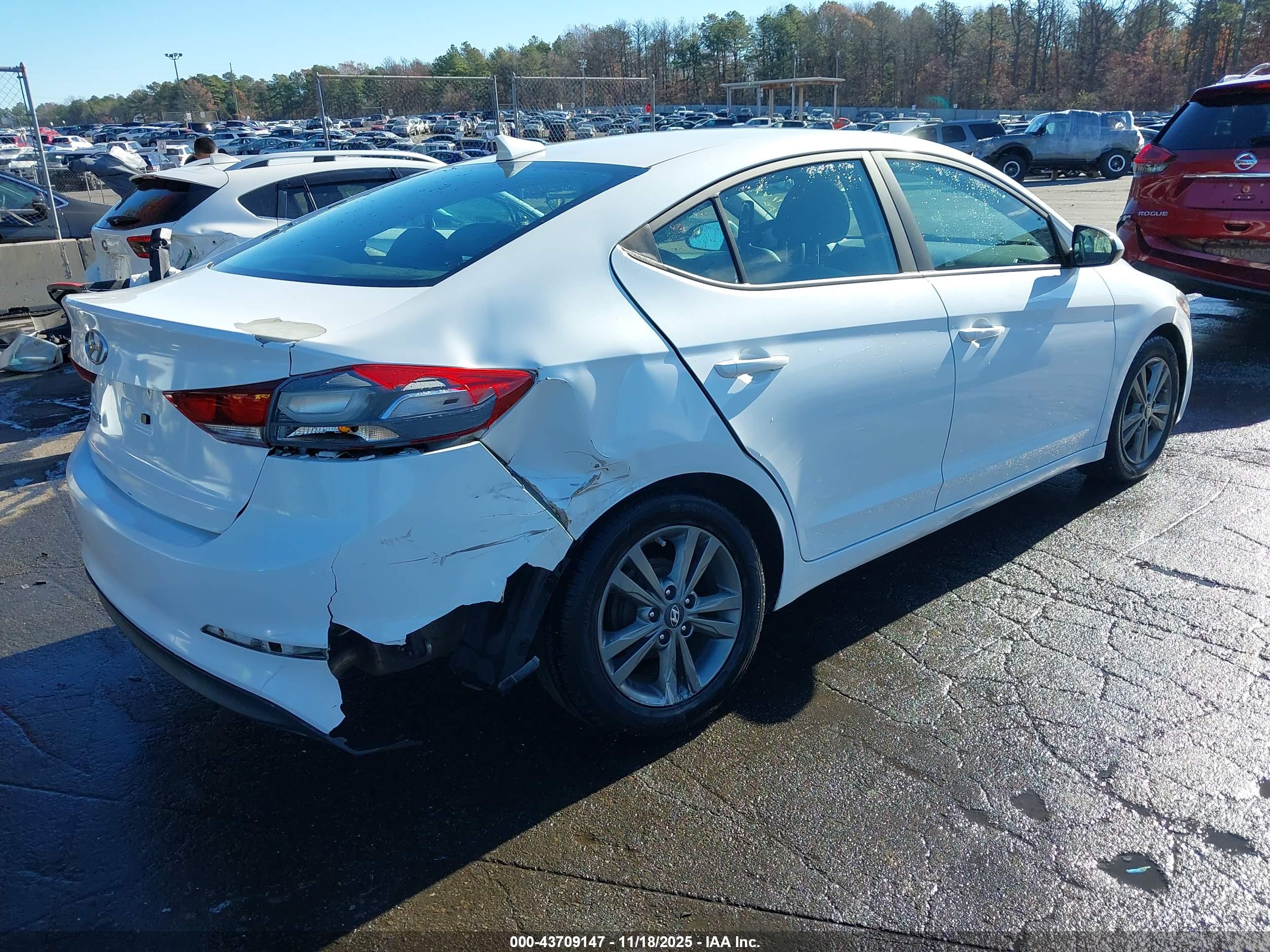 HYUNDAI ELANTRA image 4