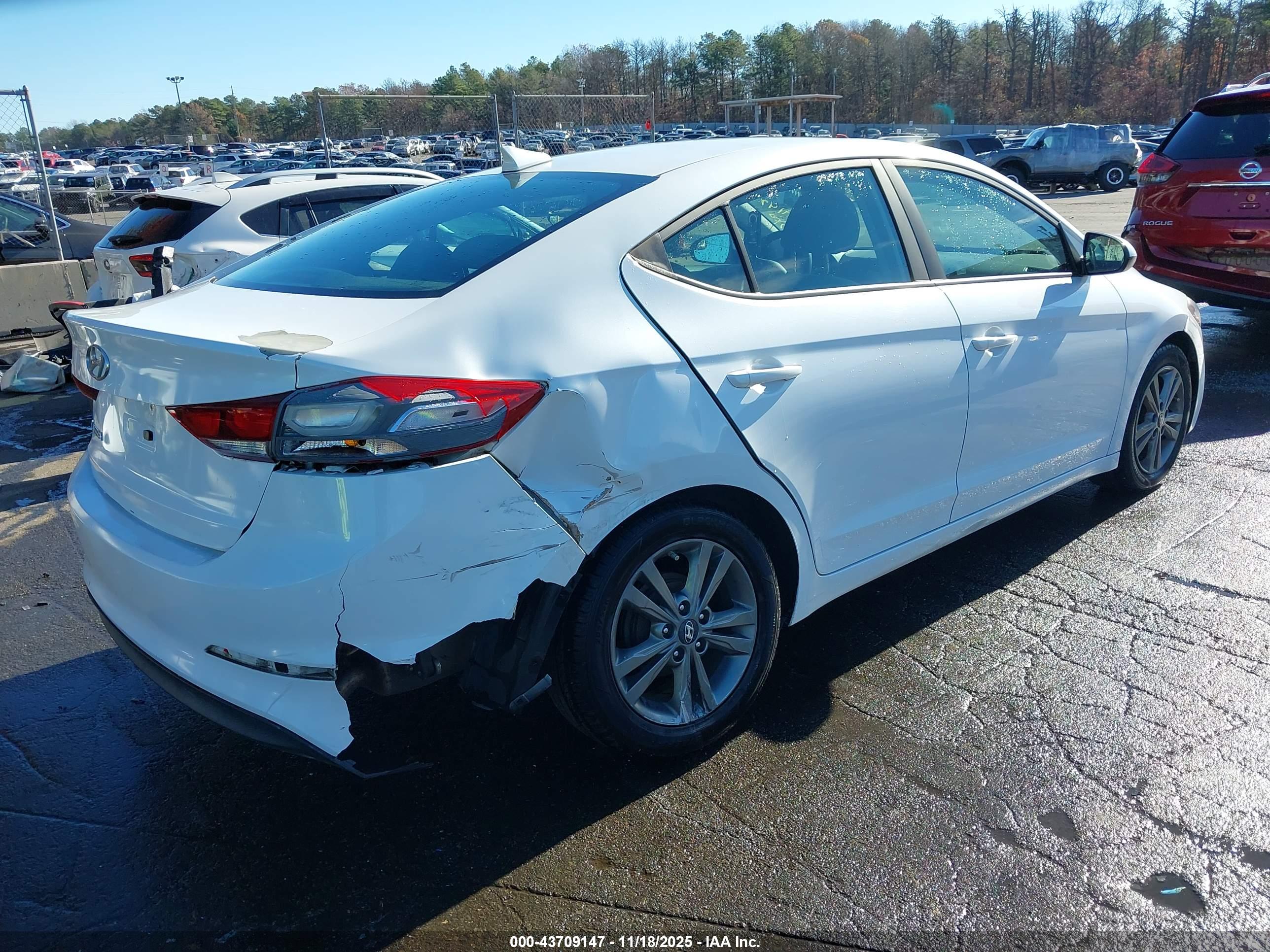 HYUNDAI ELANTRA image 6