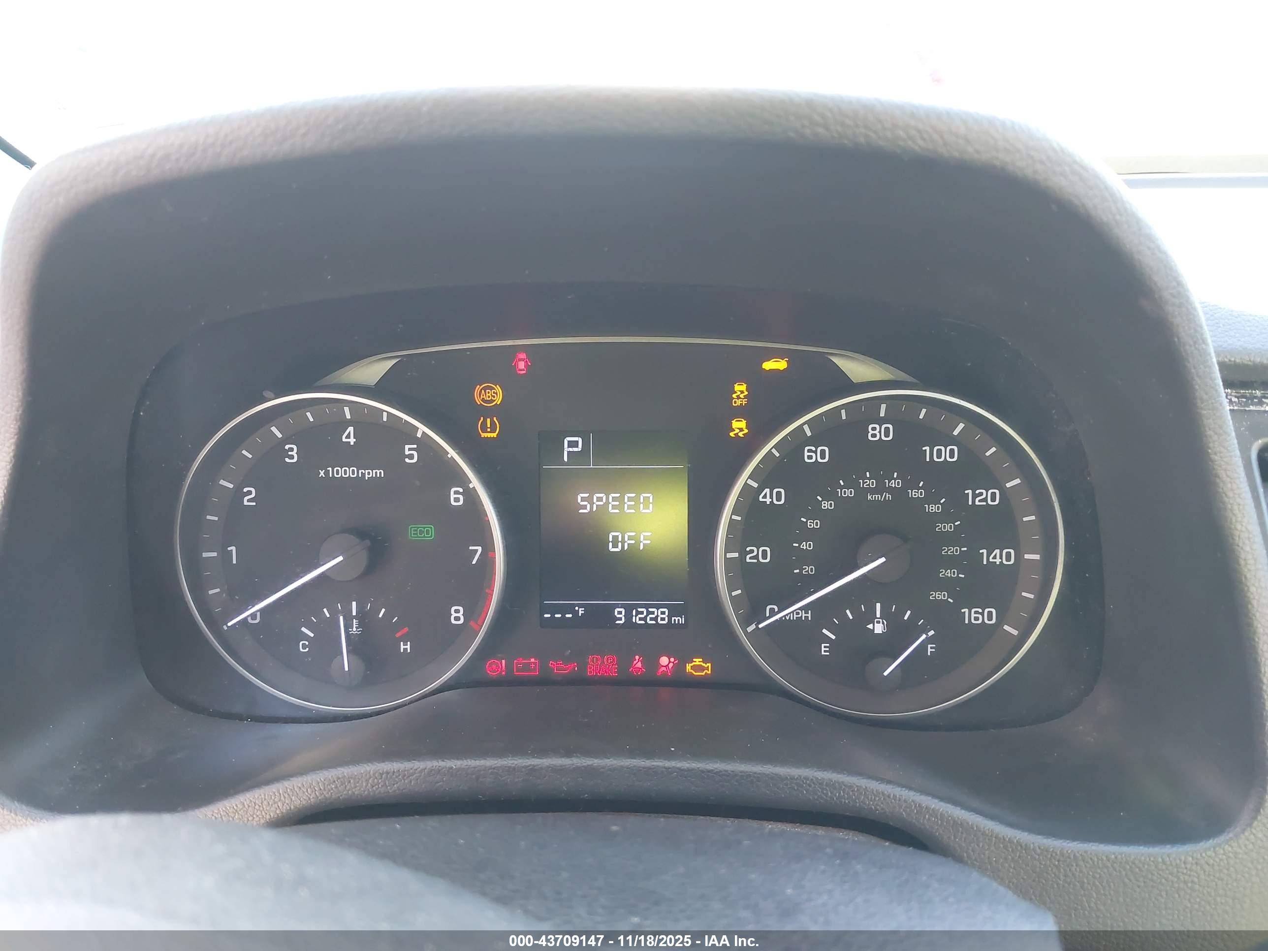 HYUNDAI ELANTRA image 7