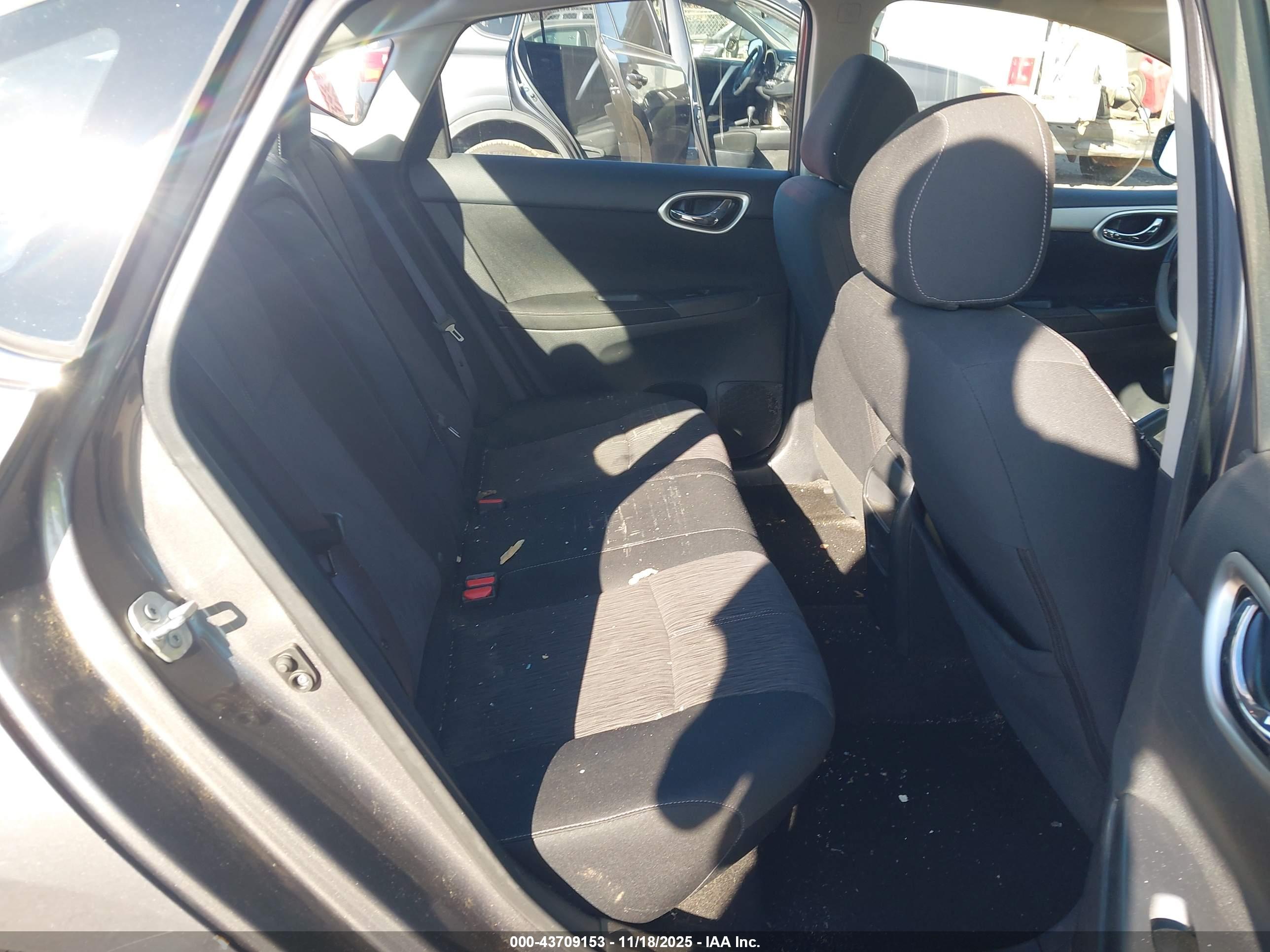 NISSAN SENTRA image 8