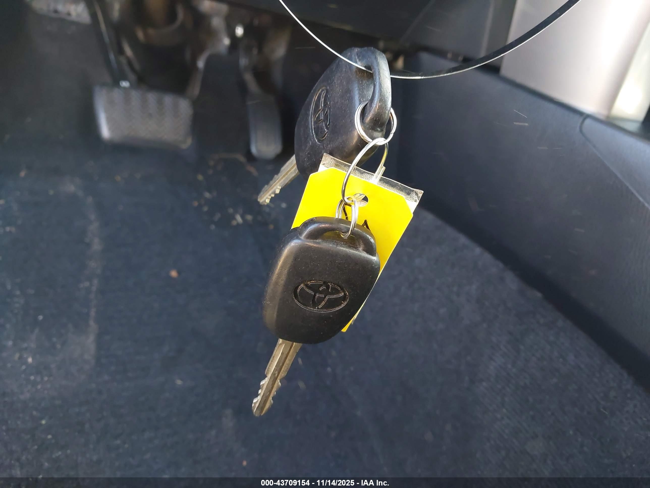 TOYOTA RAV4 image 11