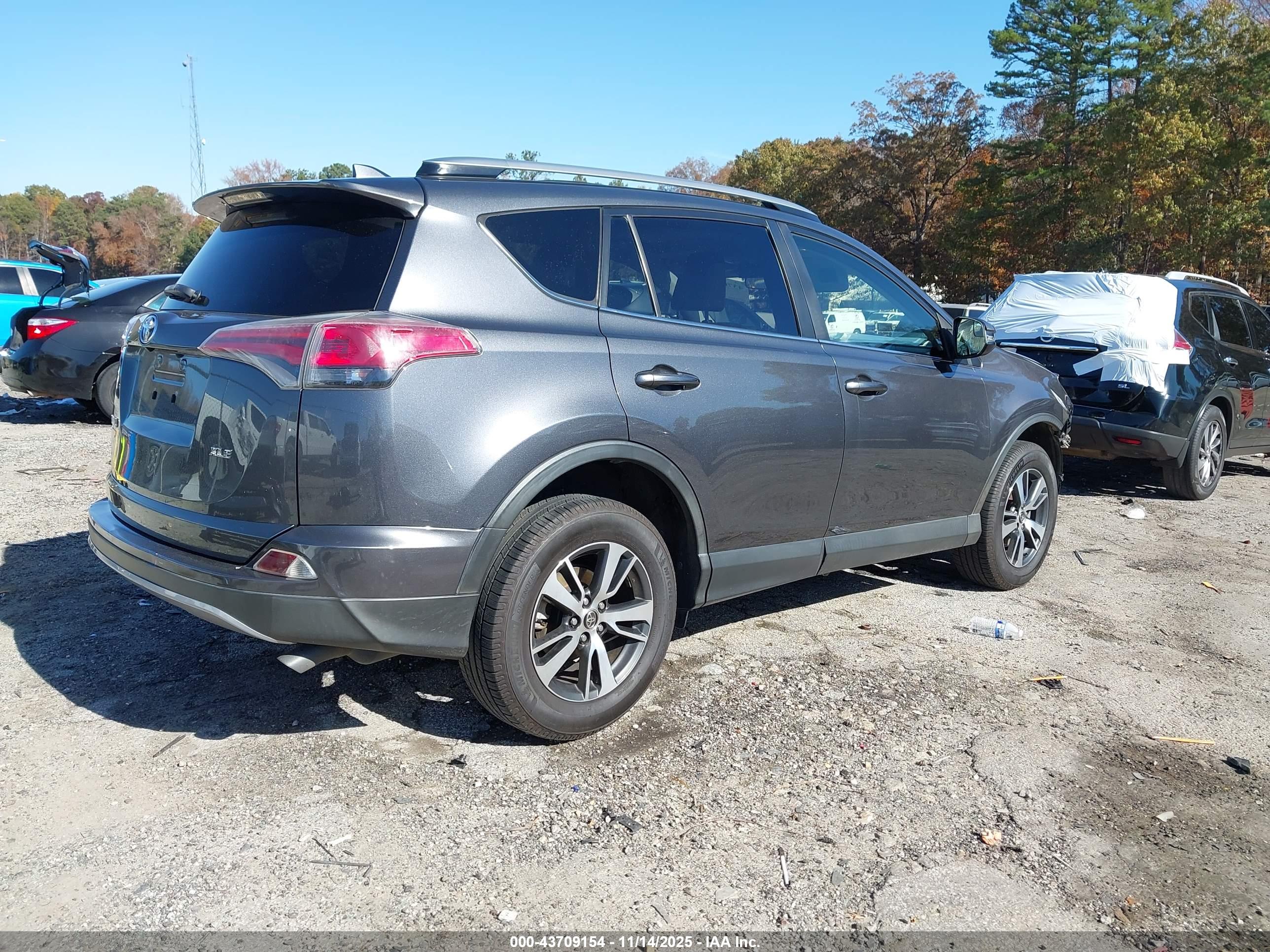 TOYOTA RAV4 image 4