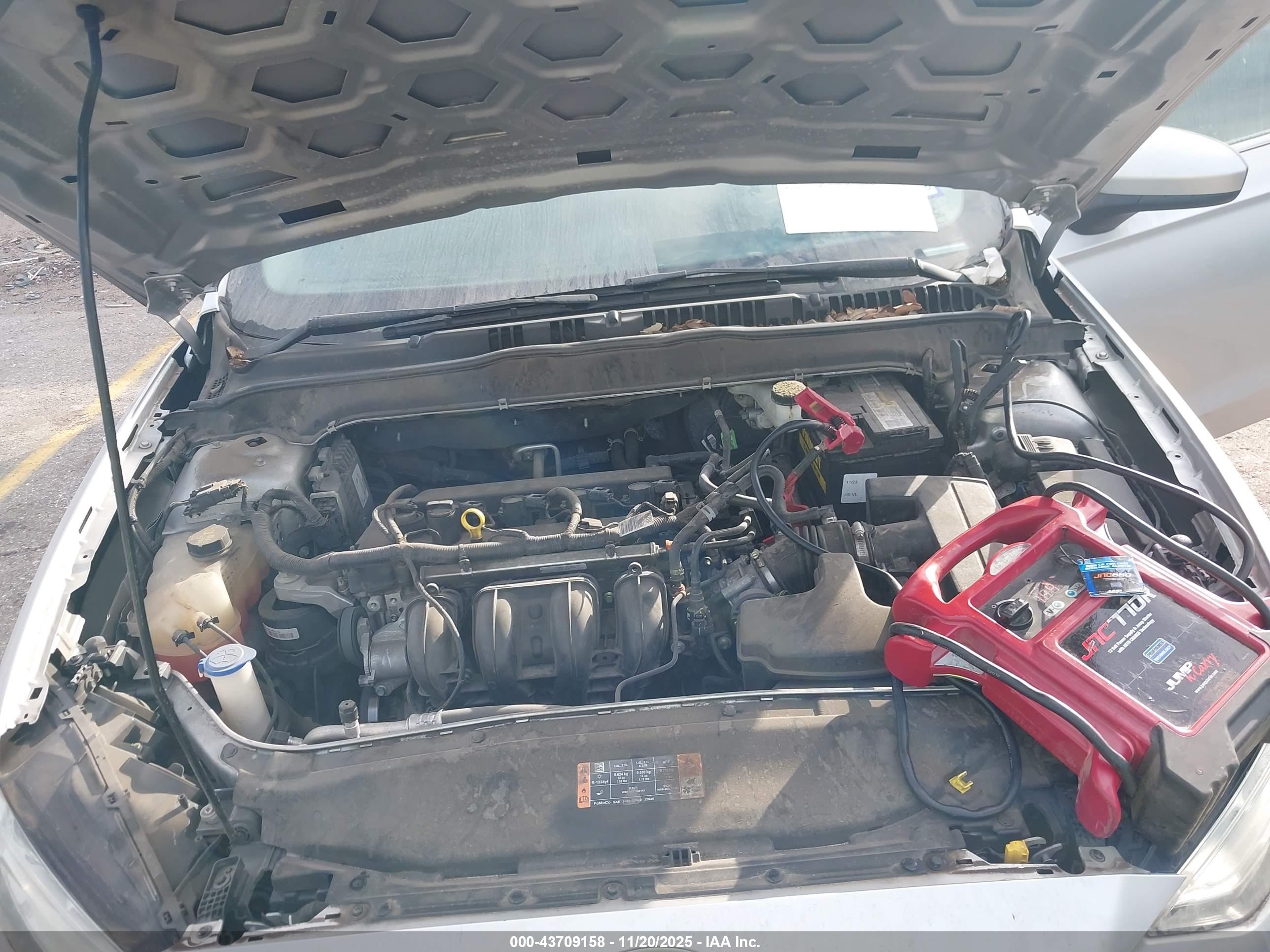 FORD FUSION image 10