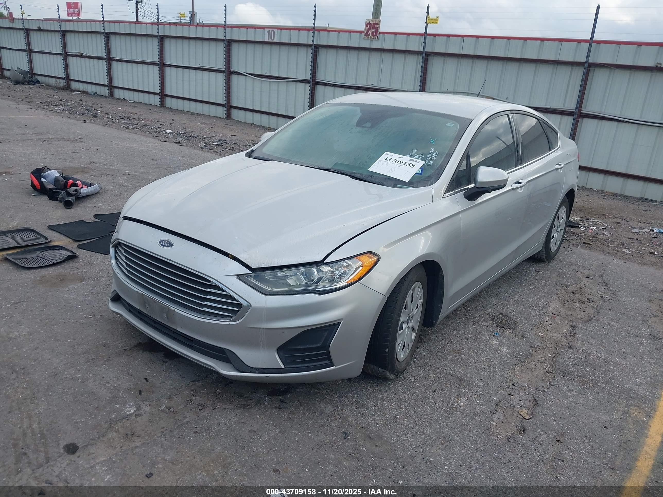 FORD FUSION image 2