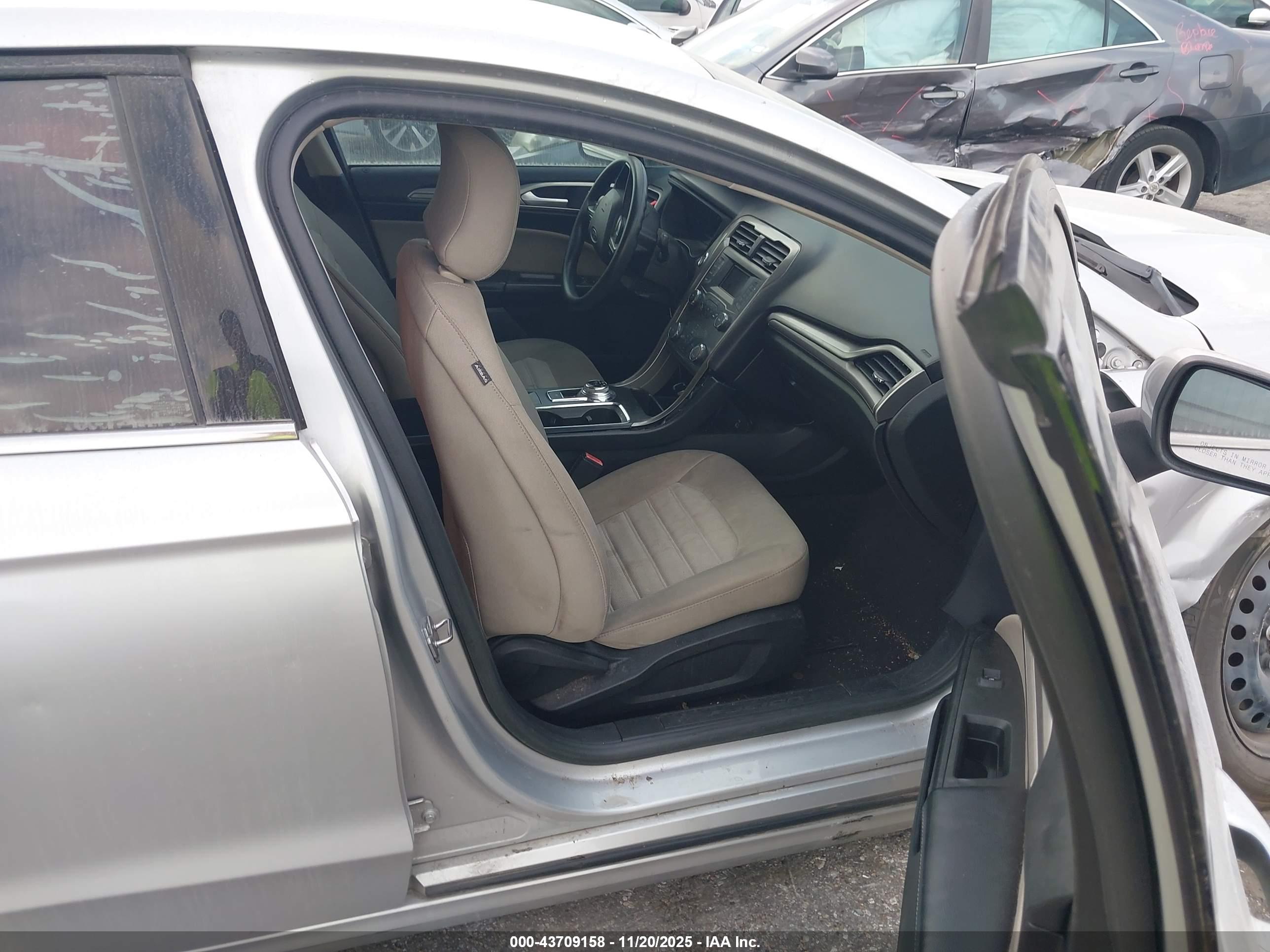 FORD FUSION image 5