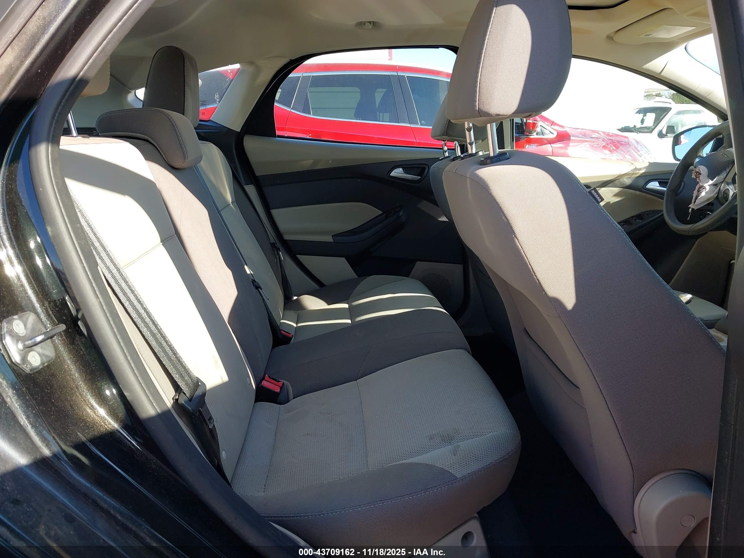 FORD FOCUS image 8