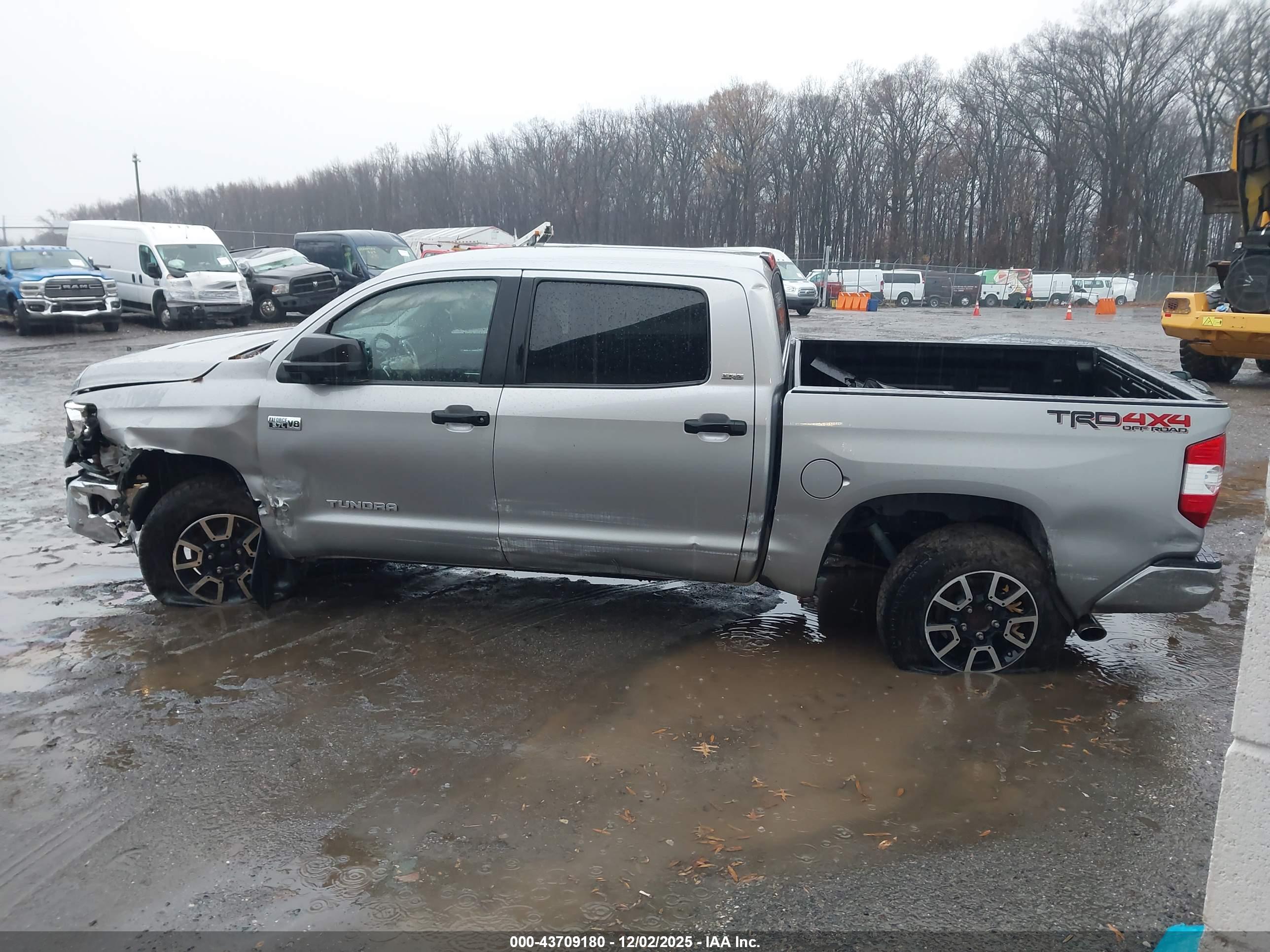 TOYOTA TUNDRA image 3