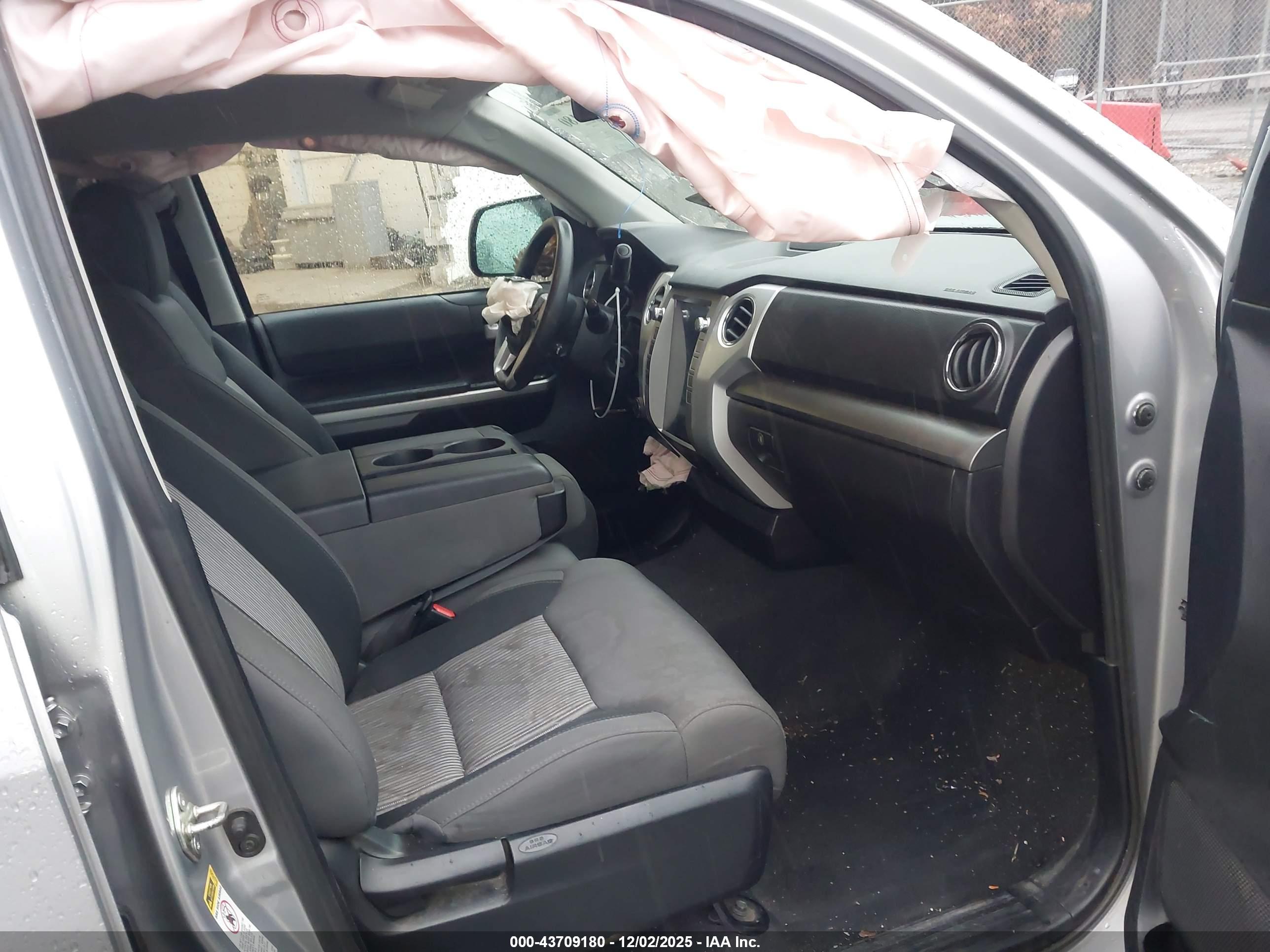 TOYOTA TUNDRA image 5