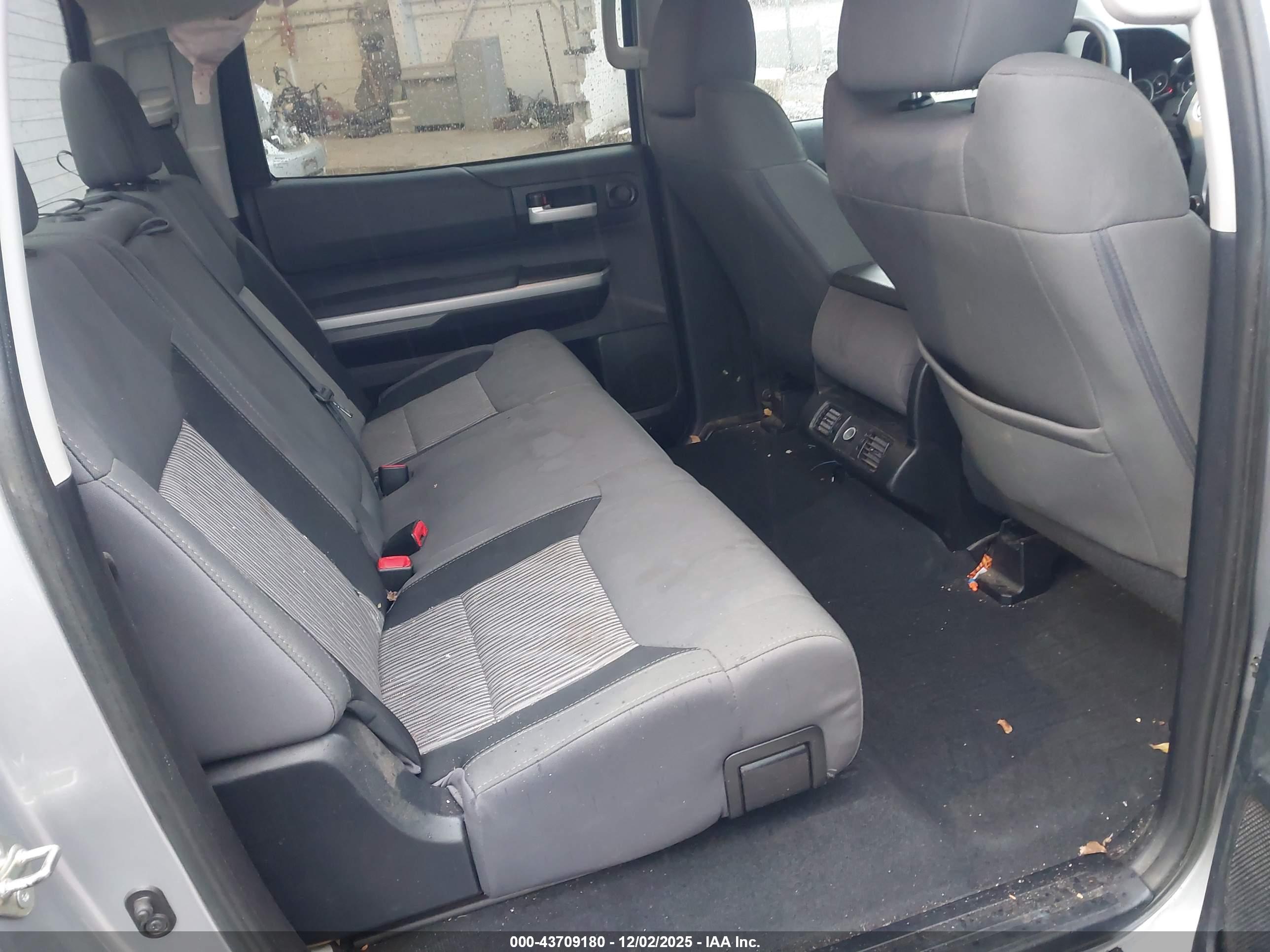 TOYOTA TUNDRA image 8