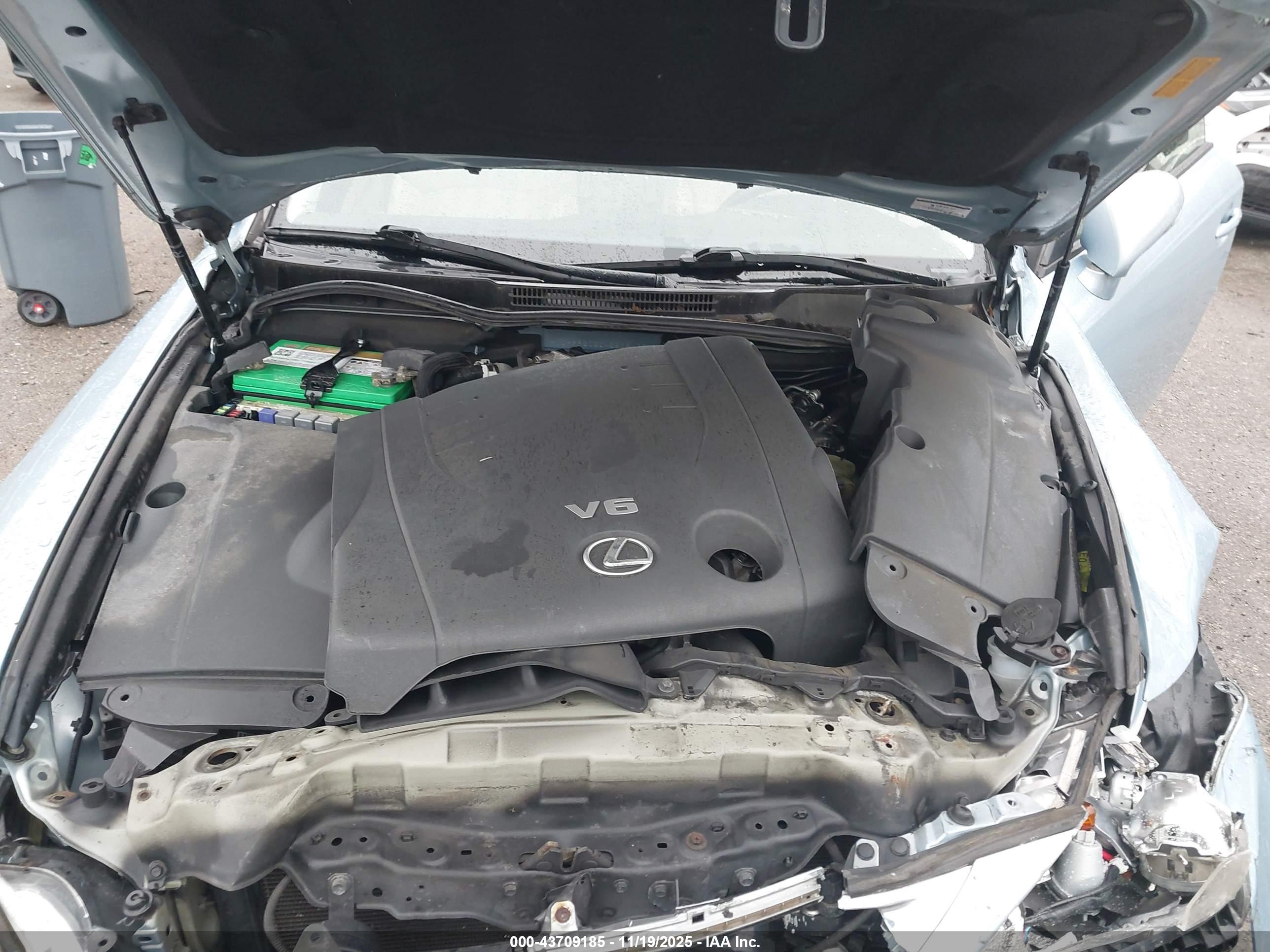 LEXUS IS image 10