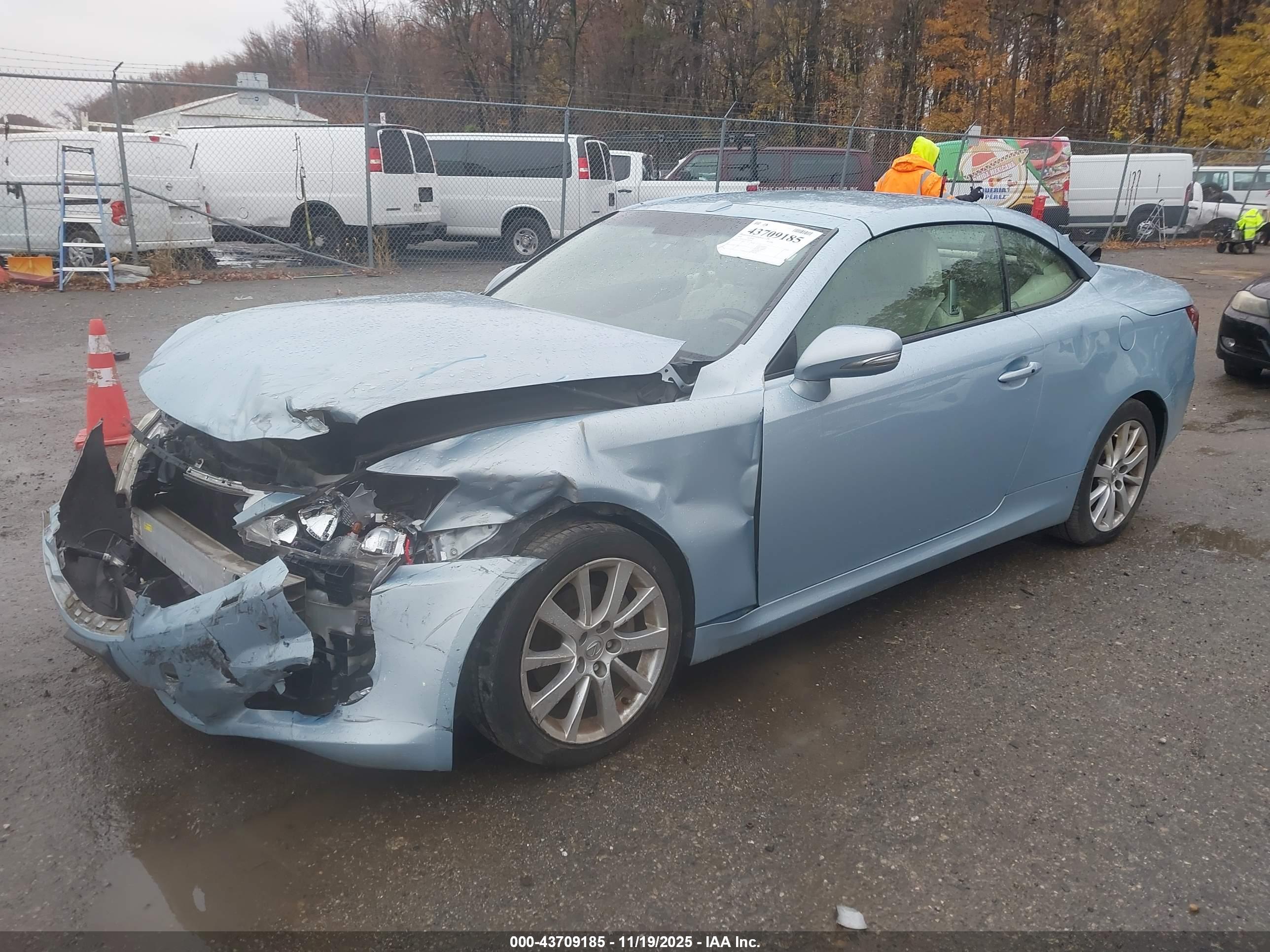 LEXUS IS image 2