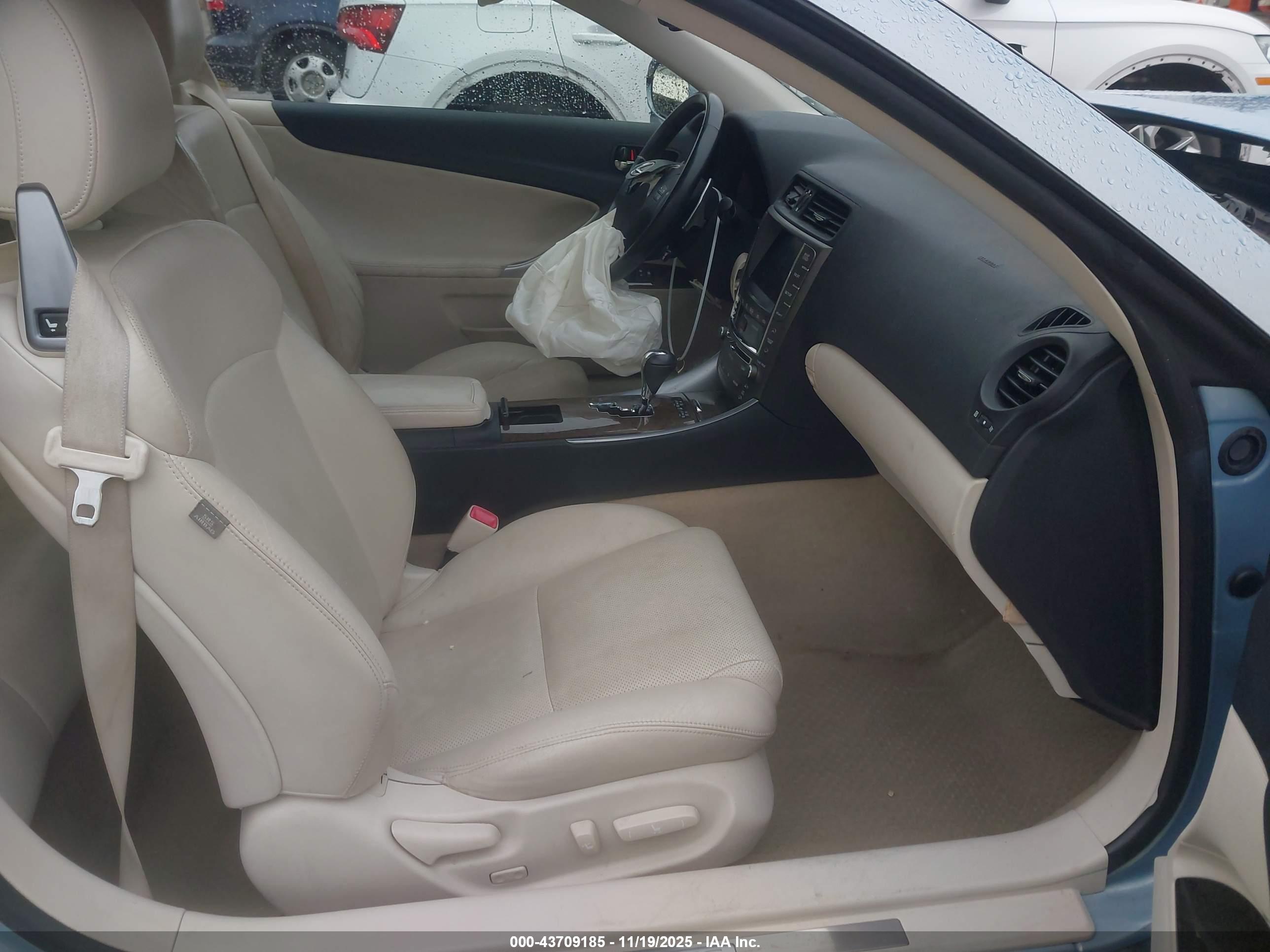 LEXUS IS image 5