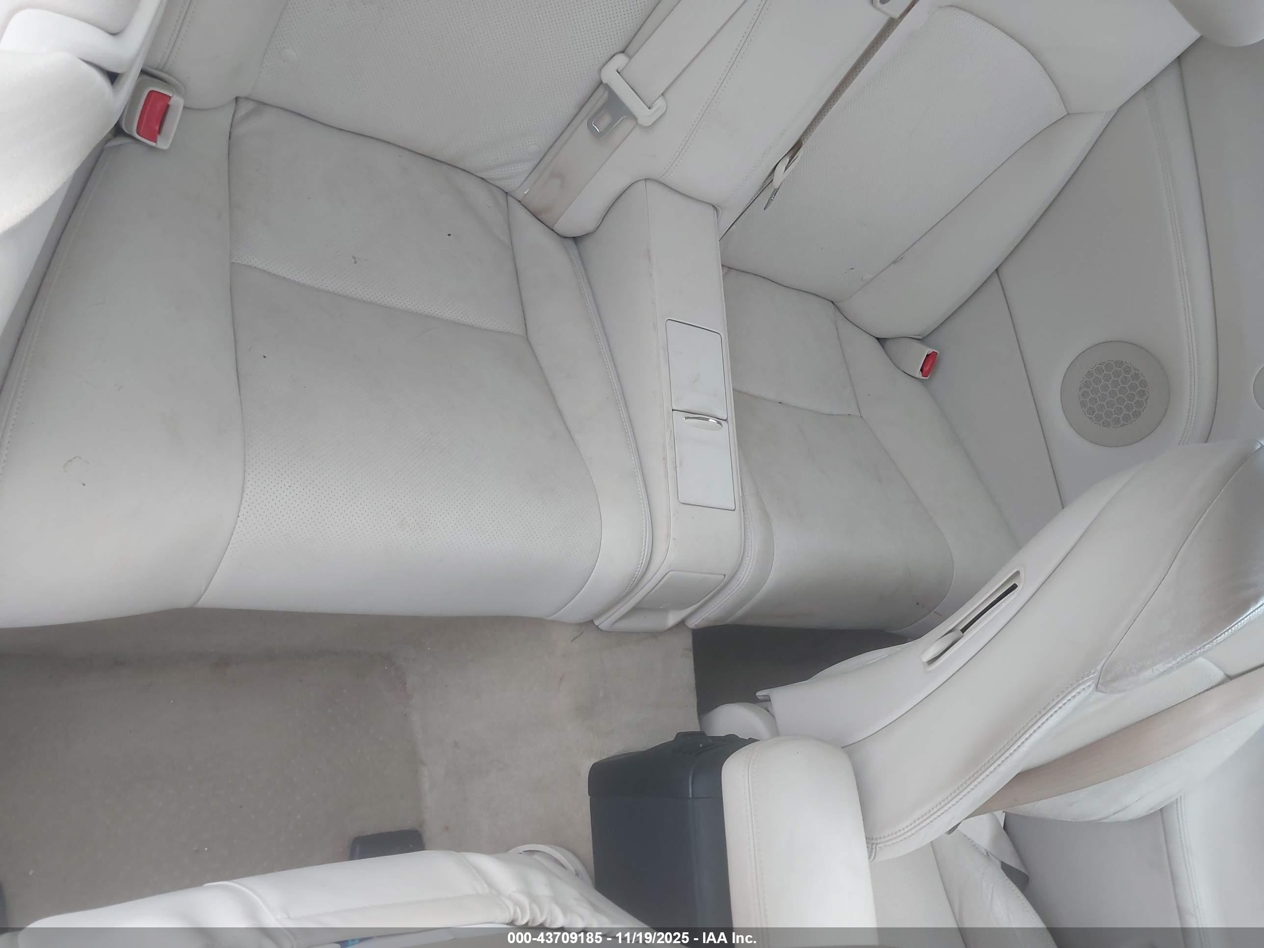 LEXUS IS image 8