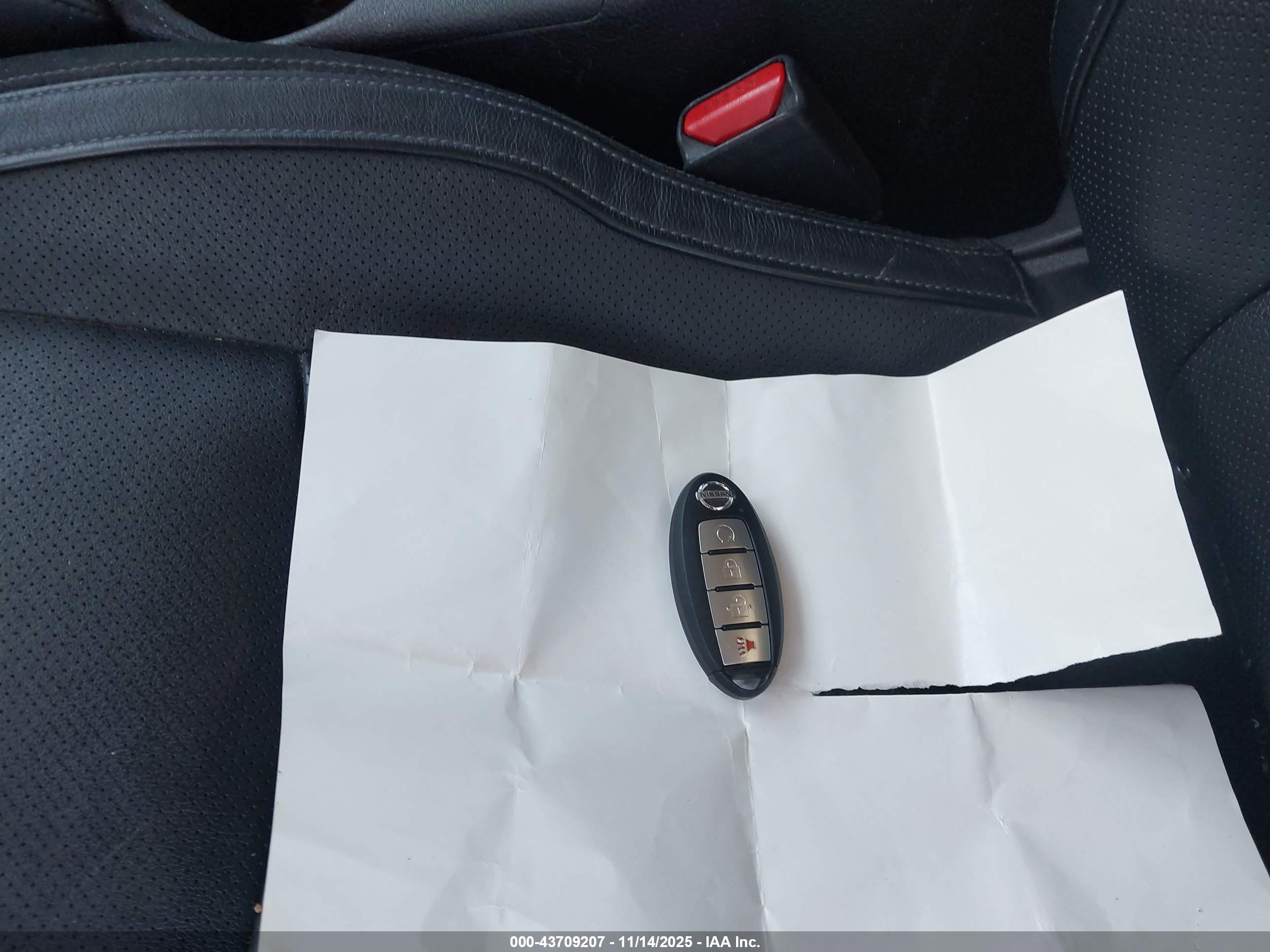 NISSAN ROGUE image 11