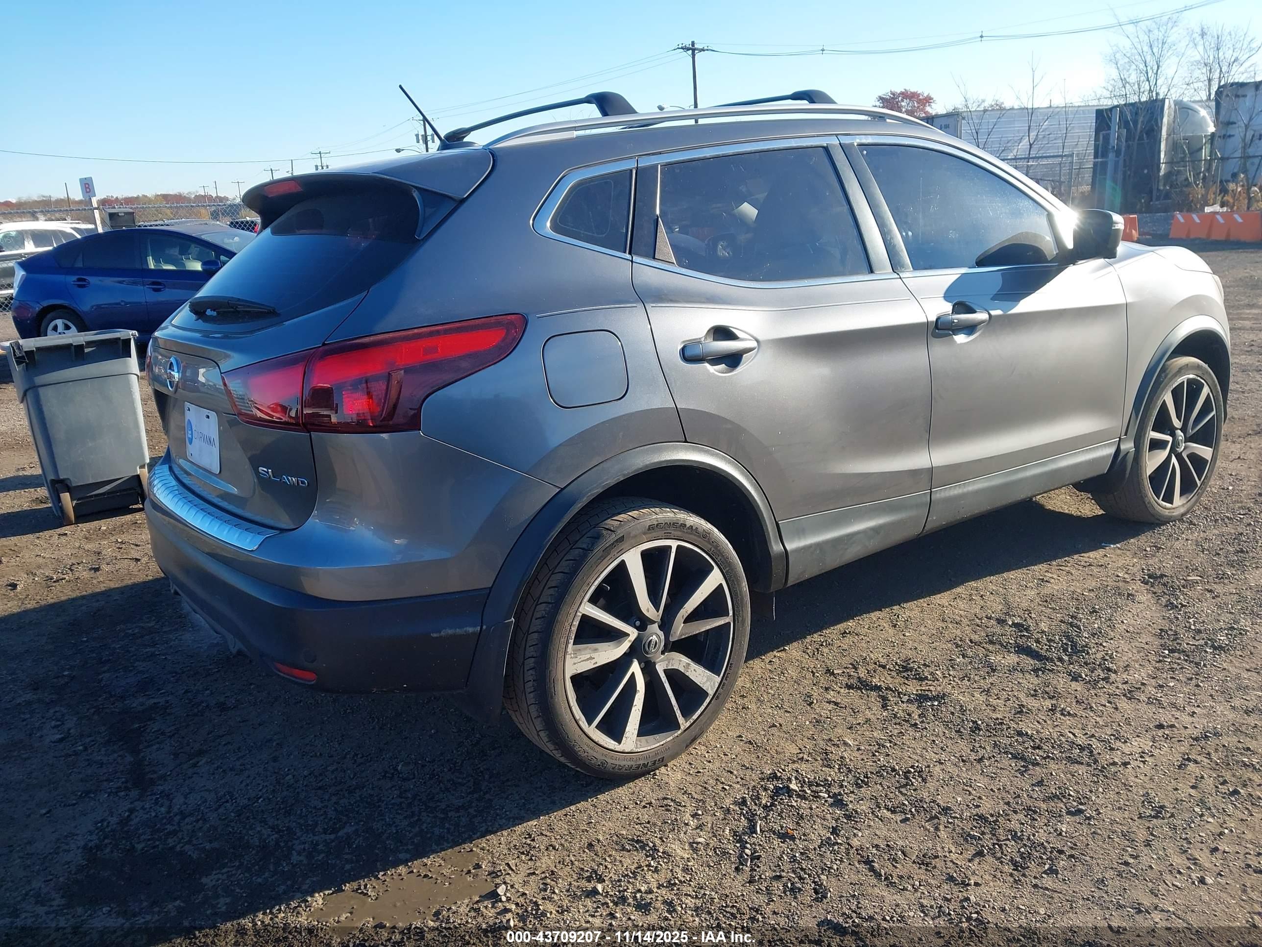 NISSAN ROGUE image 4
