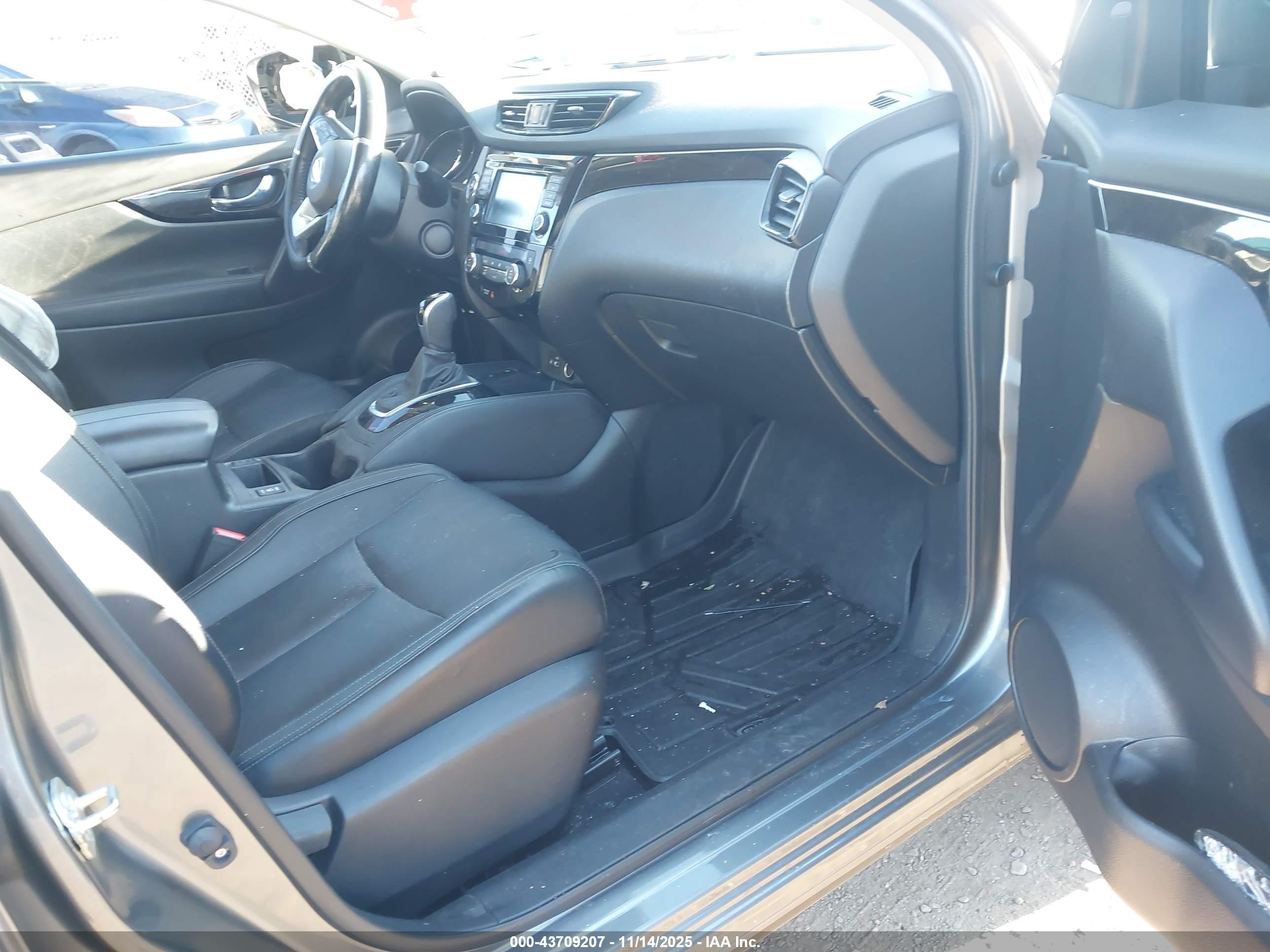 NISSAN ROGUE image 5