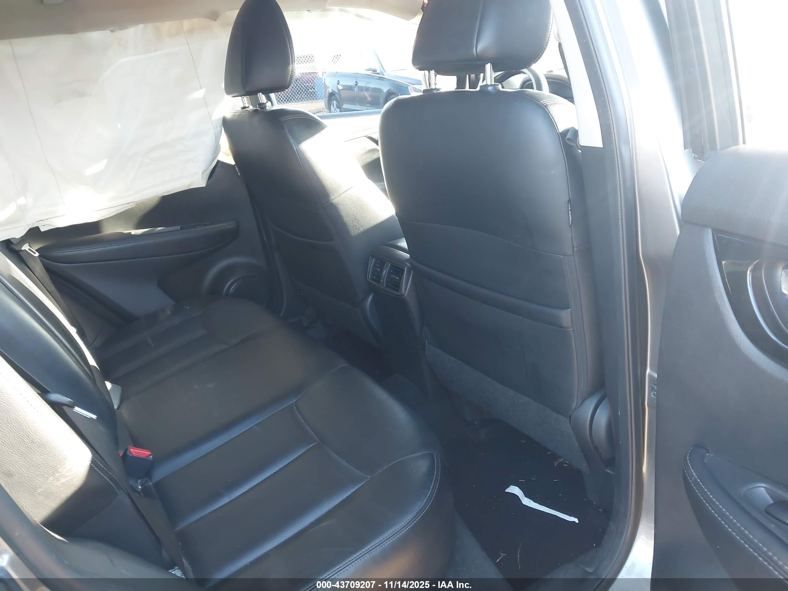 NISSAN ROGUE image 8
