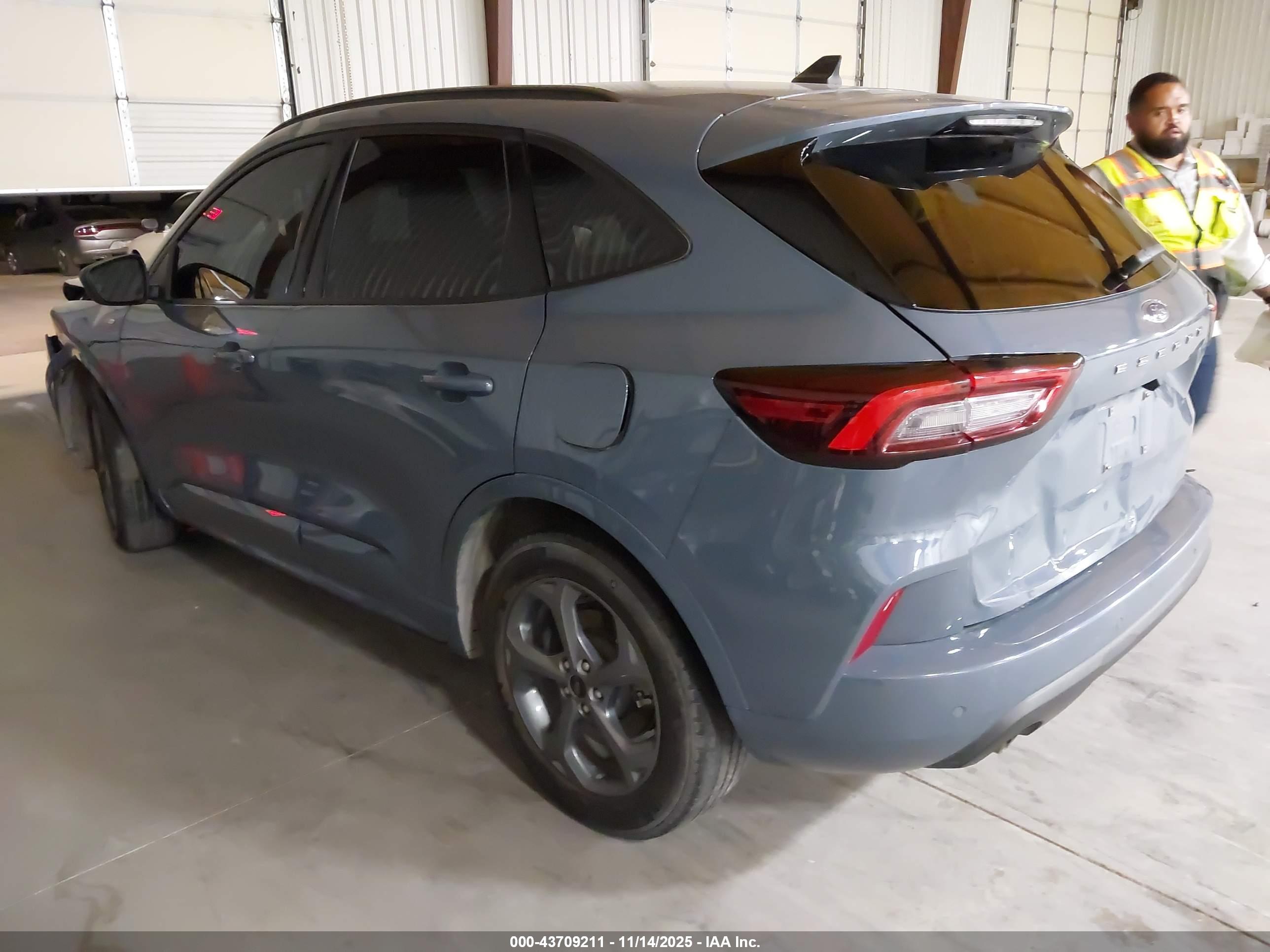 FORD ESCAPE image 3