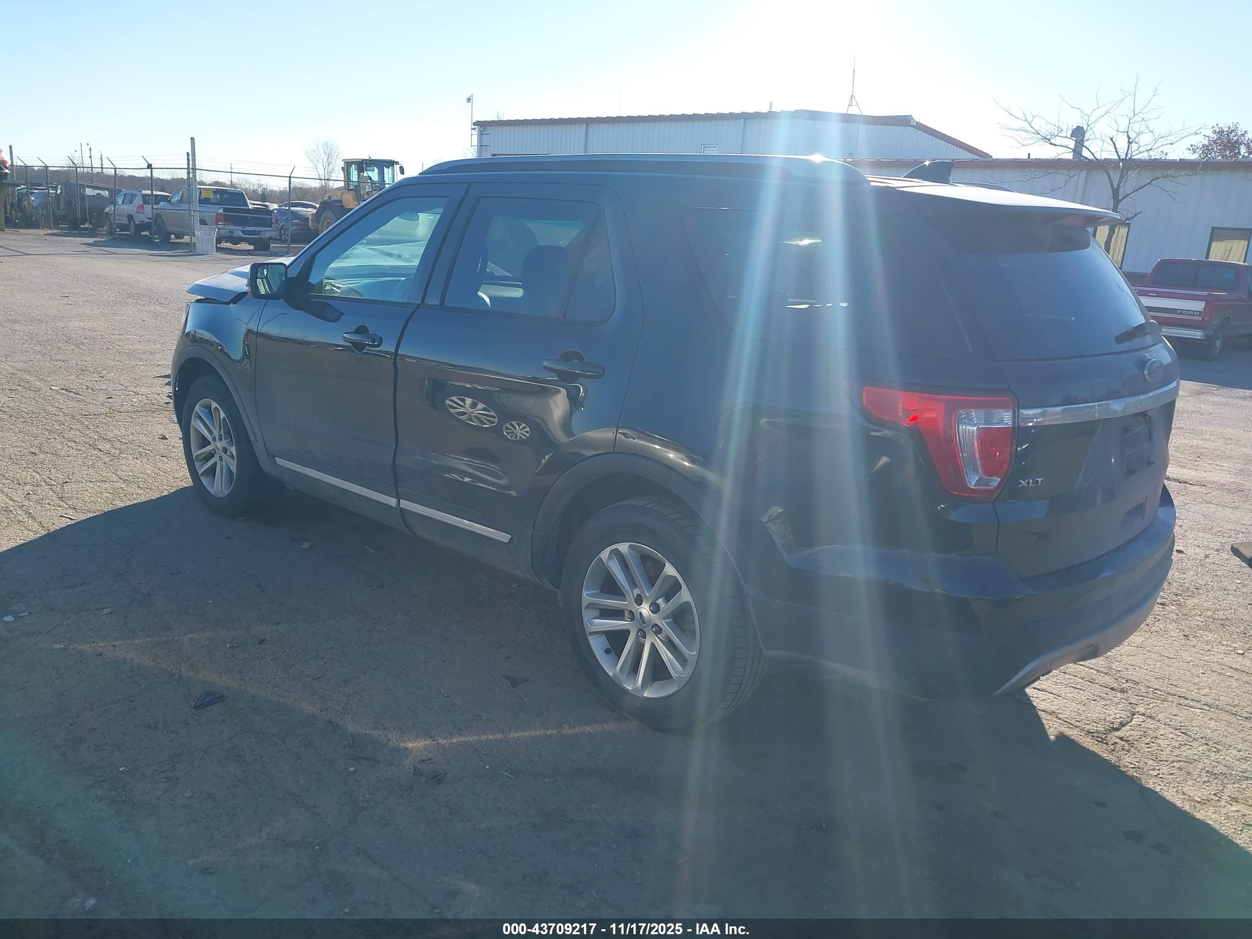 FORD EXPLORER image 3
